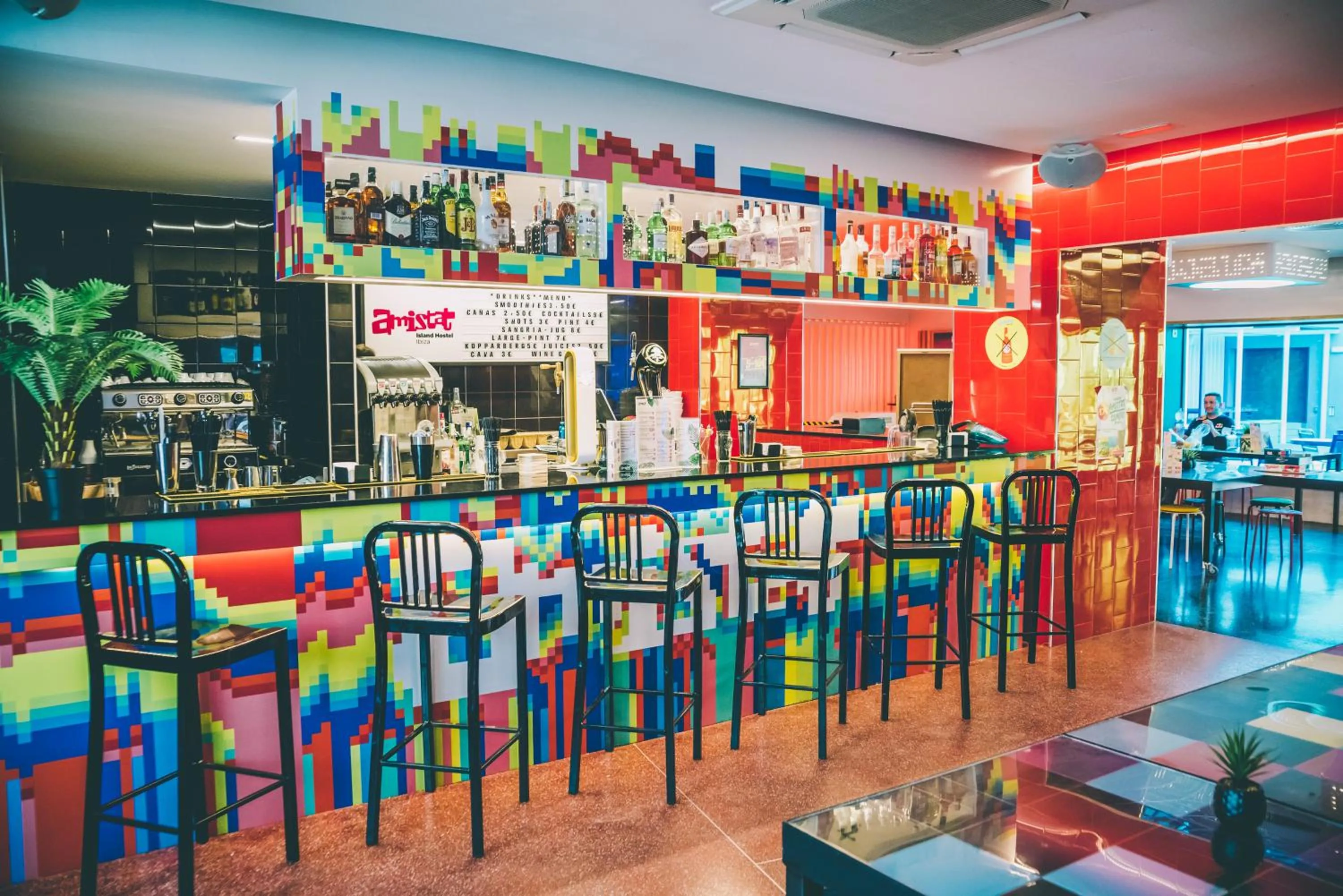 Lounge or bar in AMISTAT Island Hostel Ibiza - ALBERGUE JUVENIL