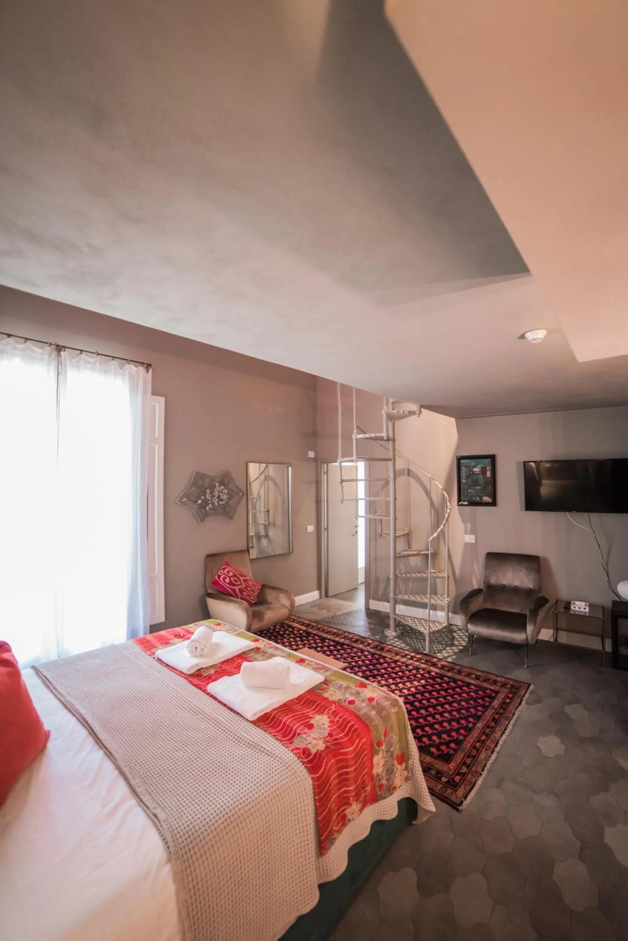 Photo of the whole room, Bed in La Fonderia Firenze