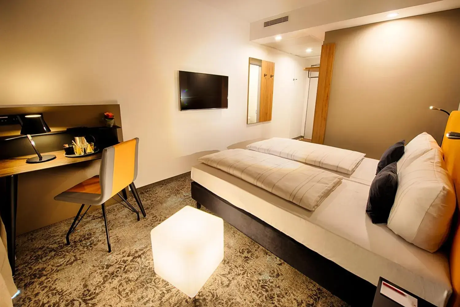 Business Double Room in LOGINN Hotel Leipzig Business Double Room in LOGINN Hotel Leipzig