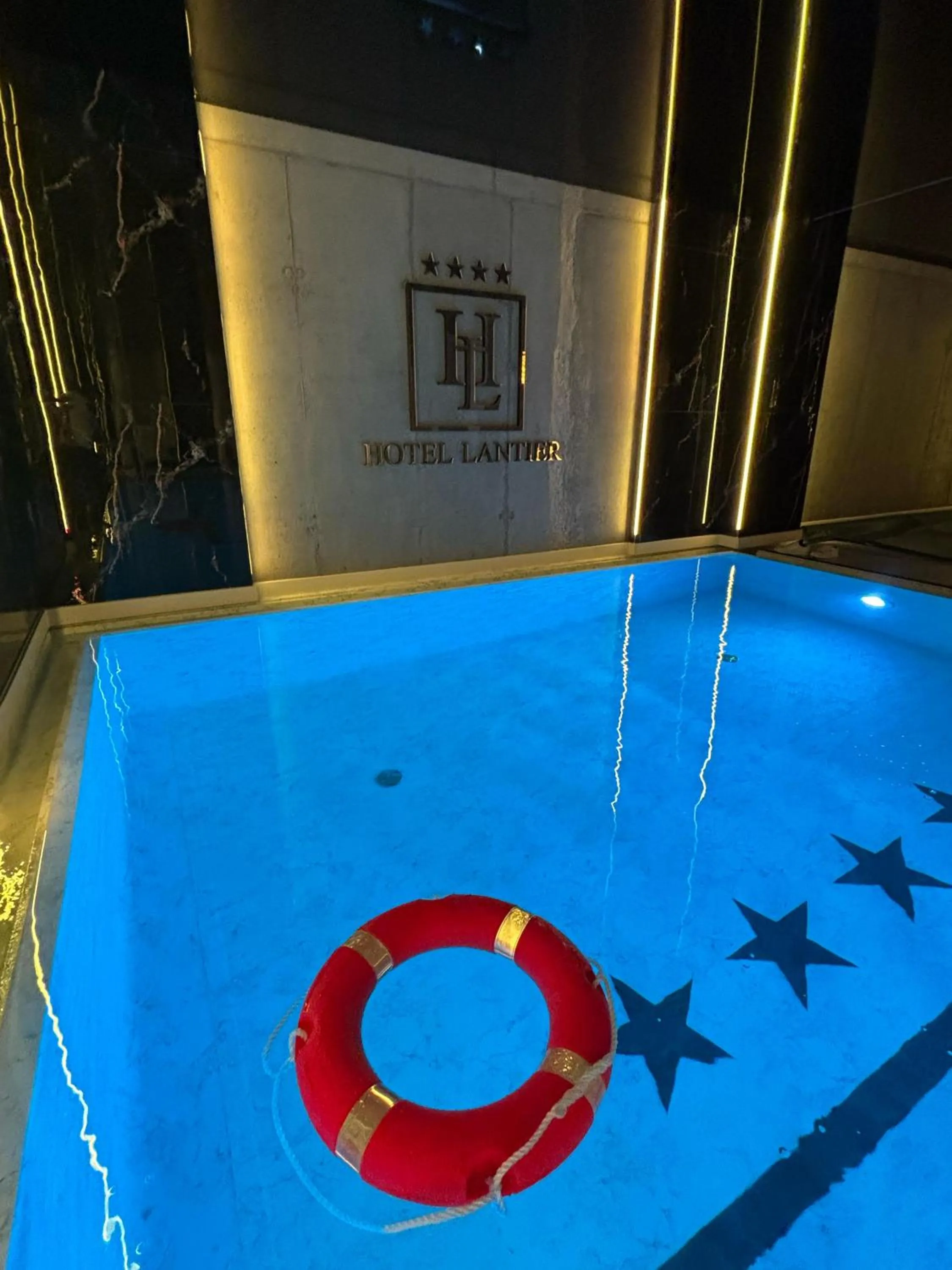 Swimming pool in Hotel Lantier & Swimming Pool Zone