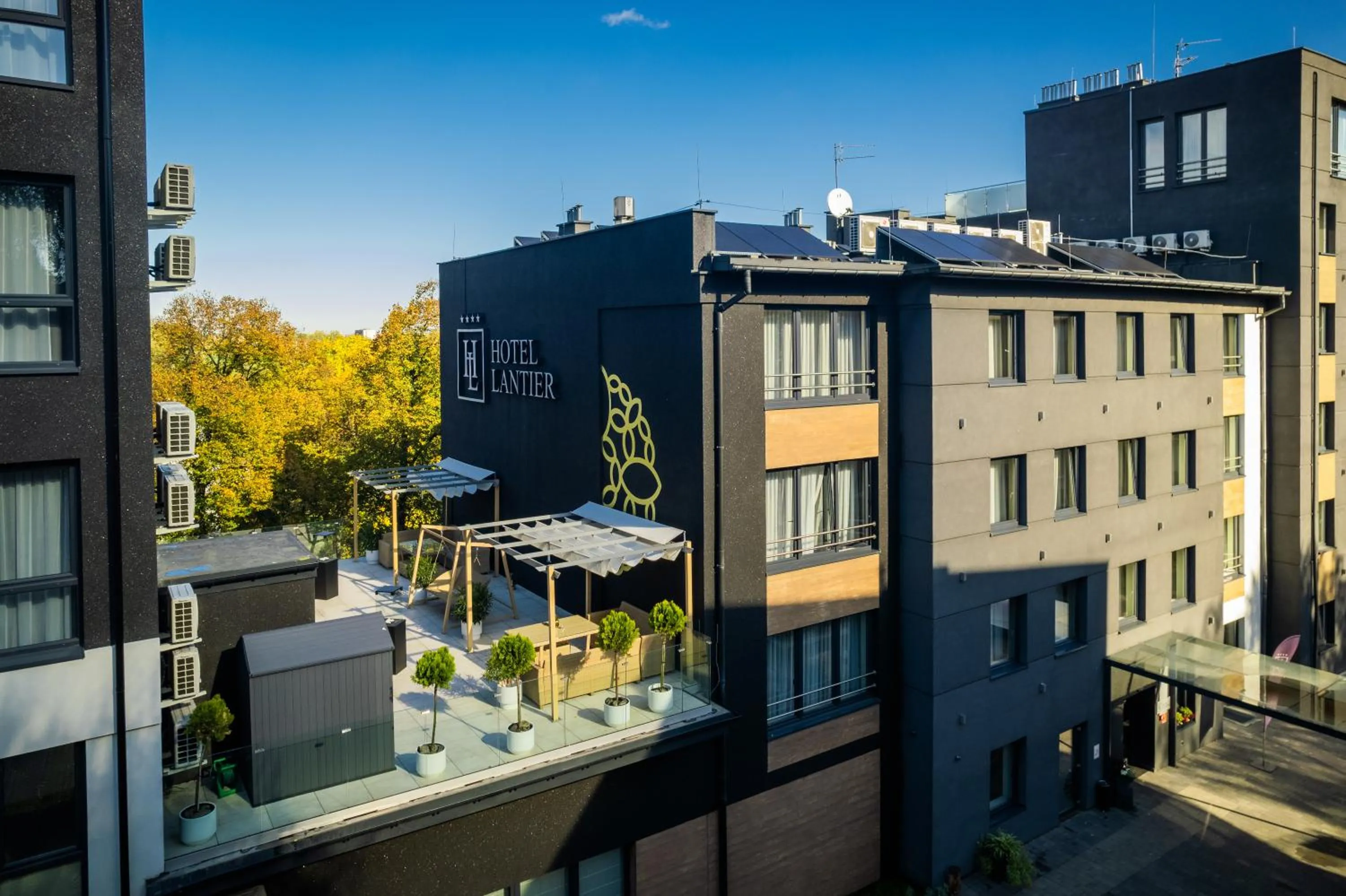 Property building in Hotel Lantier & Swimming Pool Zone