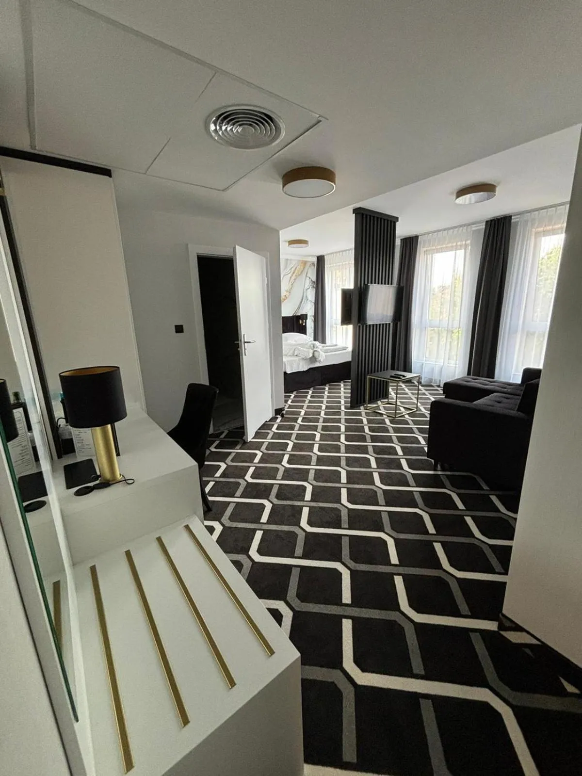 Hotel Lantier & Swimming Pool Zone