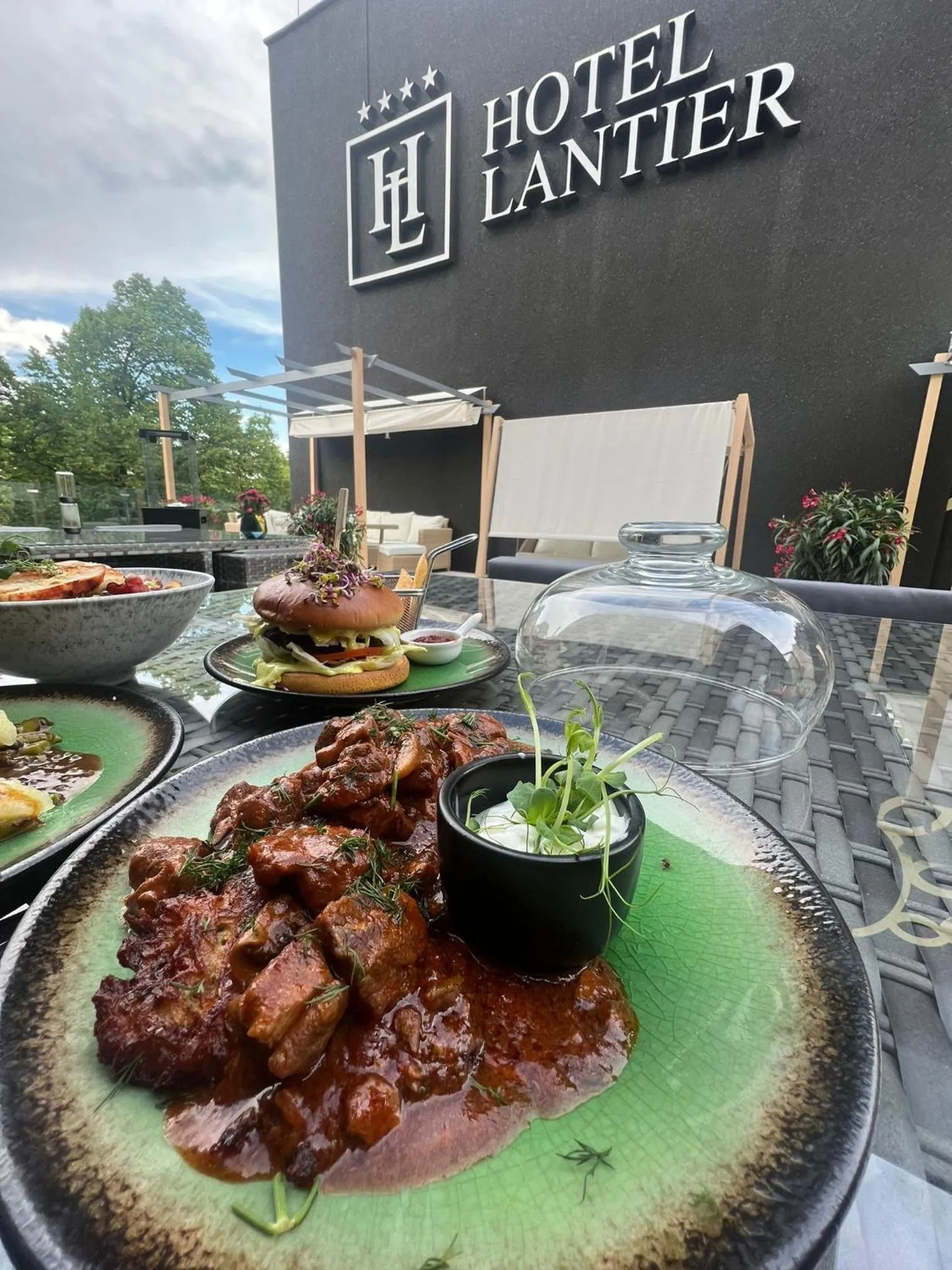 Hotel Lantier & Swimming Pool Zone