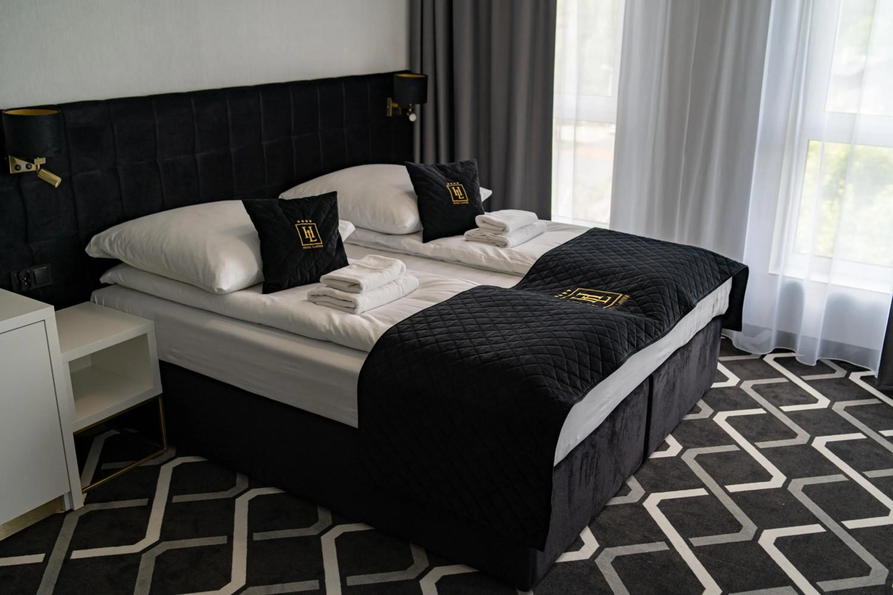 Bed in Hotel Lantier & Swimming Pool Zone