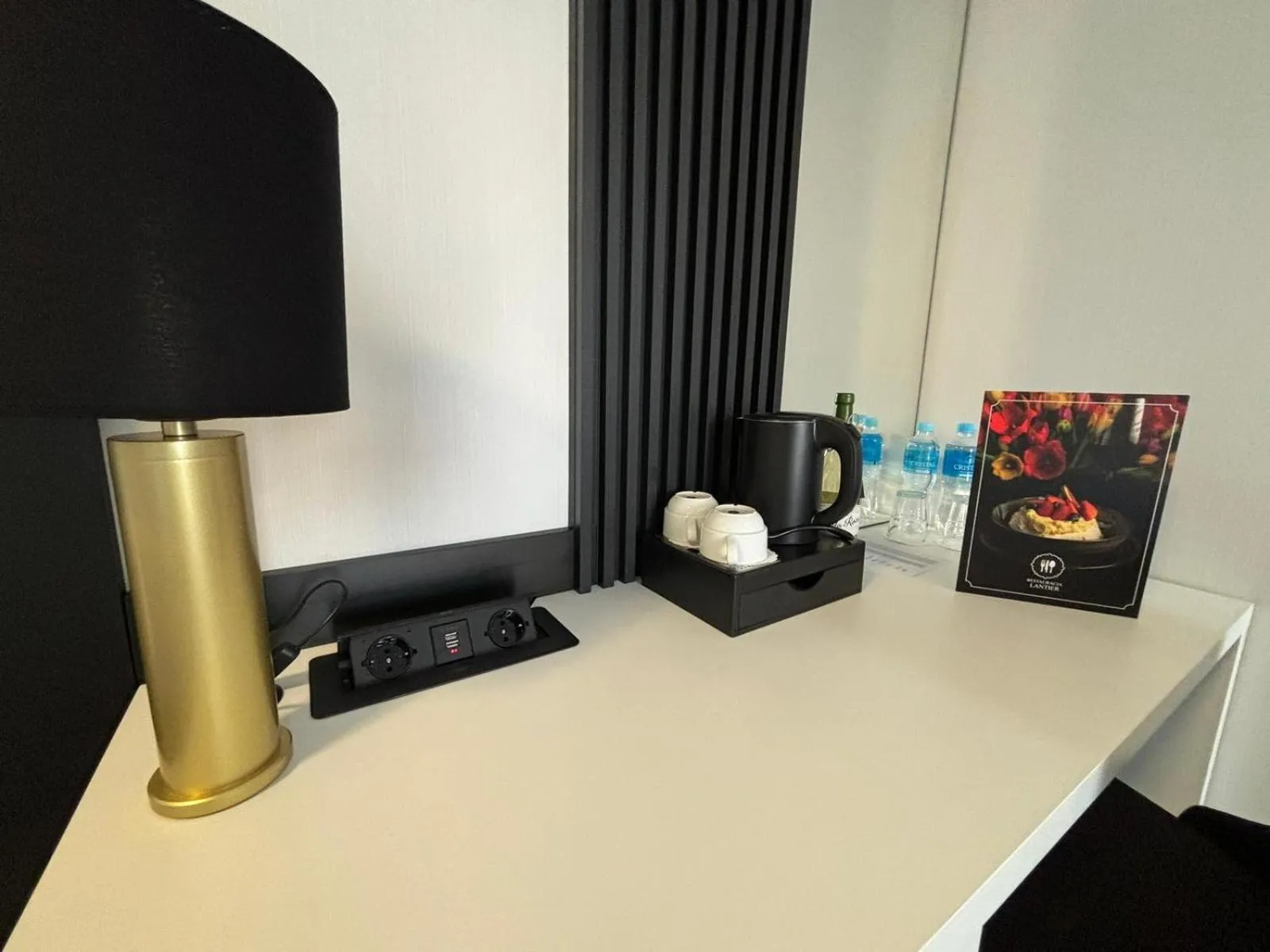 Hotel Lantier & Swimming Pool Zone