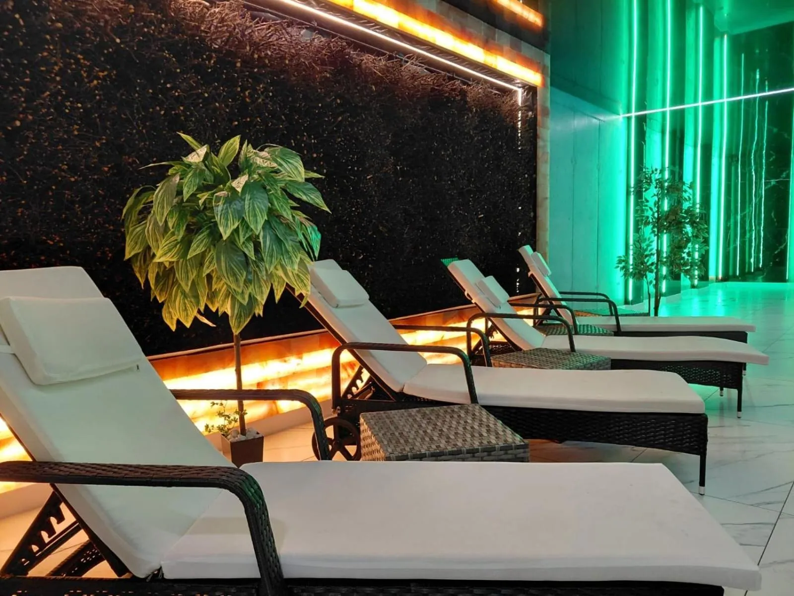 Hotel Lantier & Swimming Pool Zone