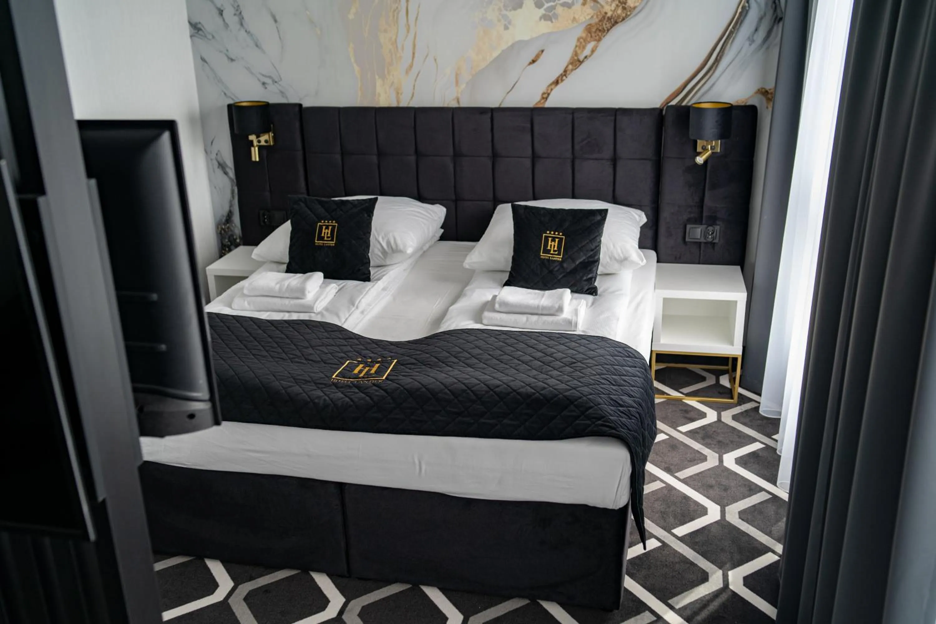 Bed in Hotel Lantier & Swimming Pool Zone