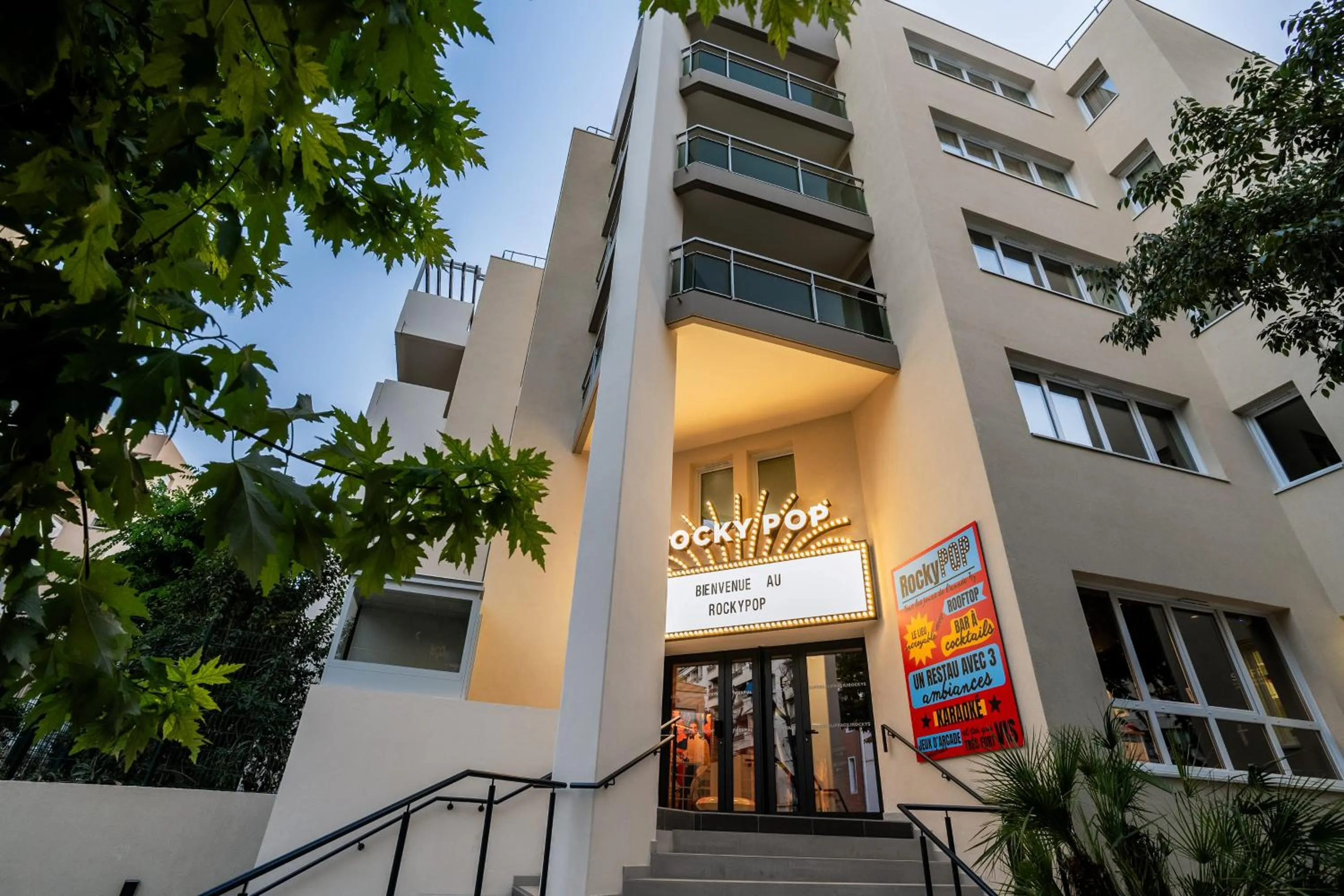 Facade/entrance in RockyPop Marseille Hôtel