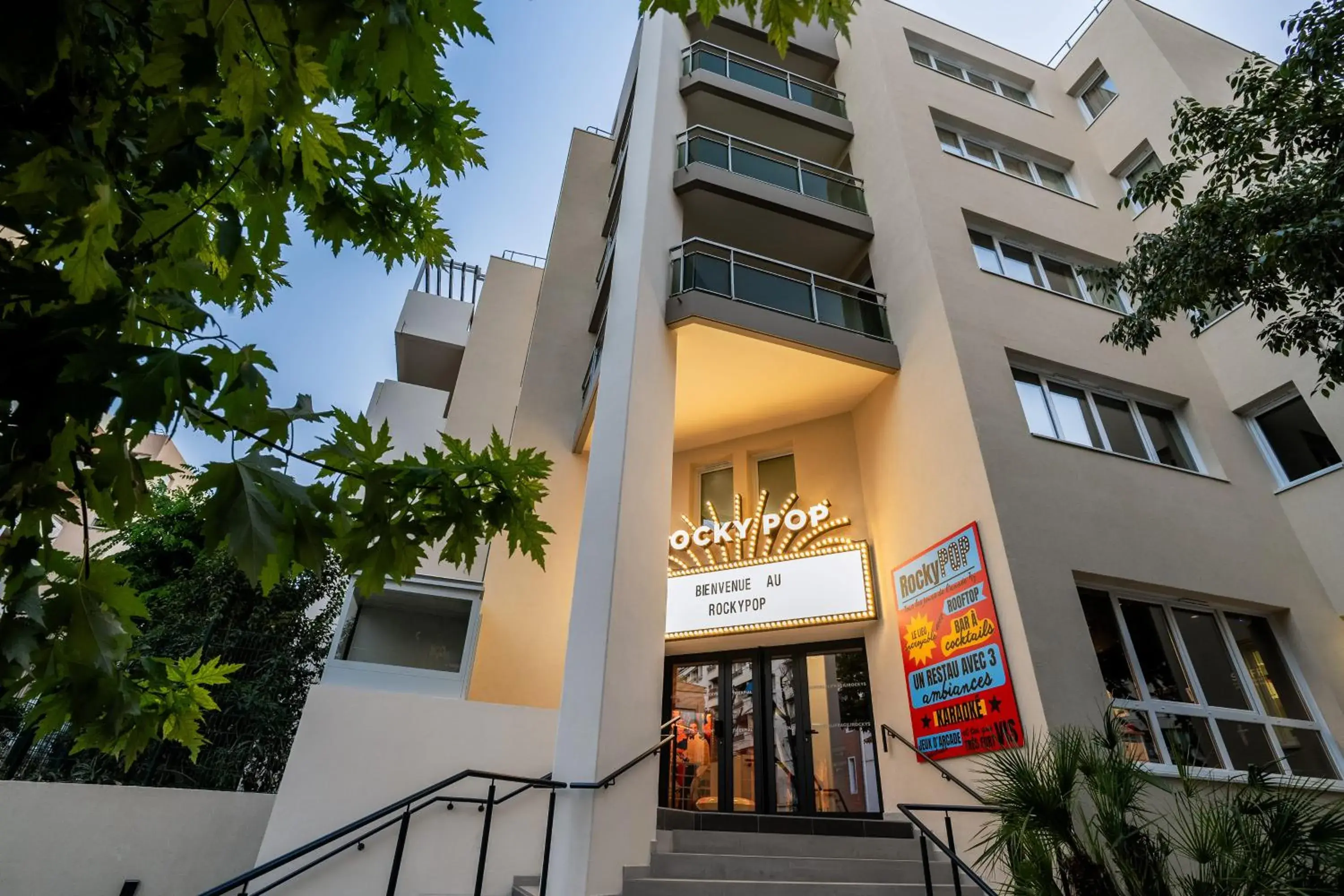 Facade/entrance in RockyPop Marseille Hôtel Facade/entrance in RockyPop Marseille Hôtel