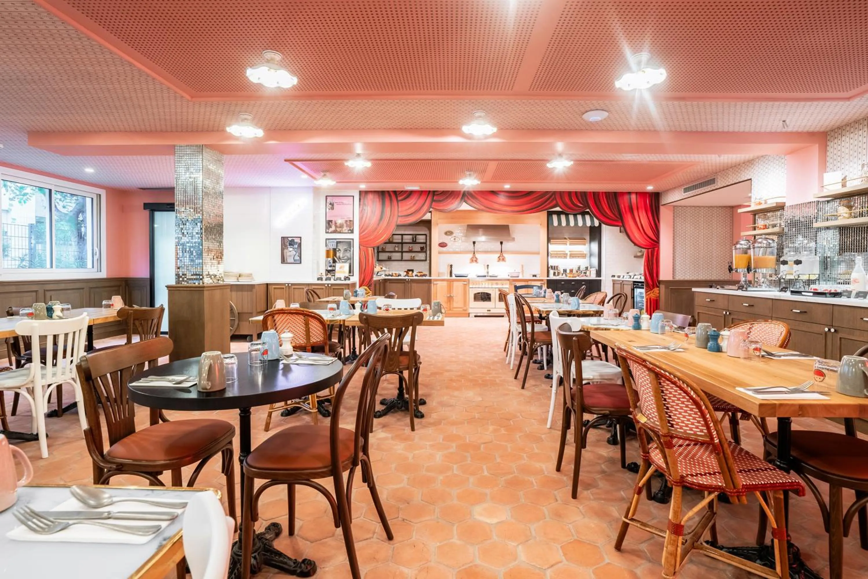 Restaurant/places to eat in RockyPop Marseille Hôtel