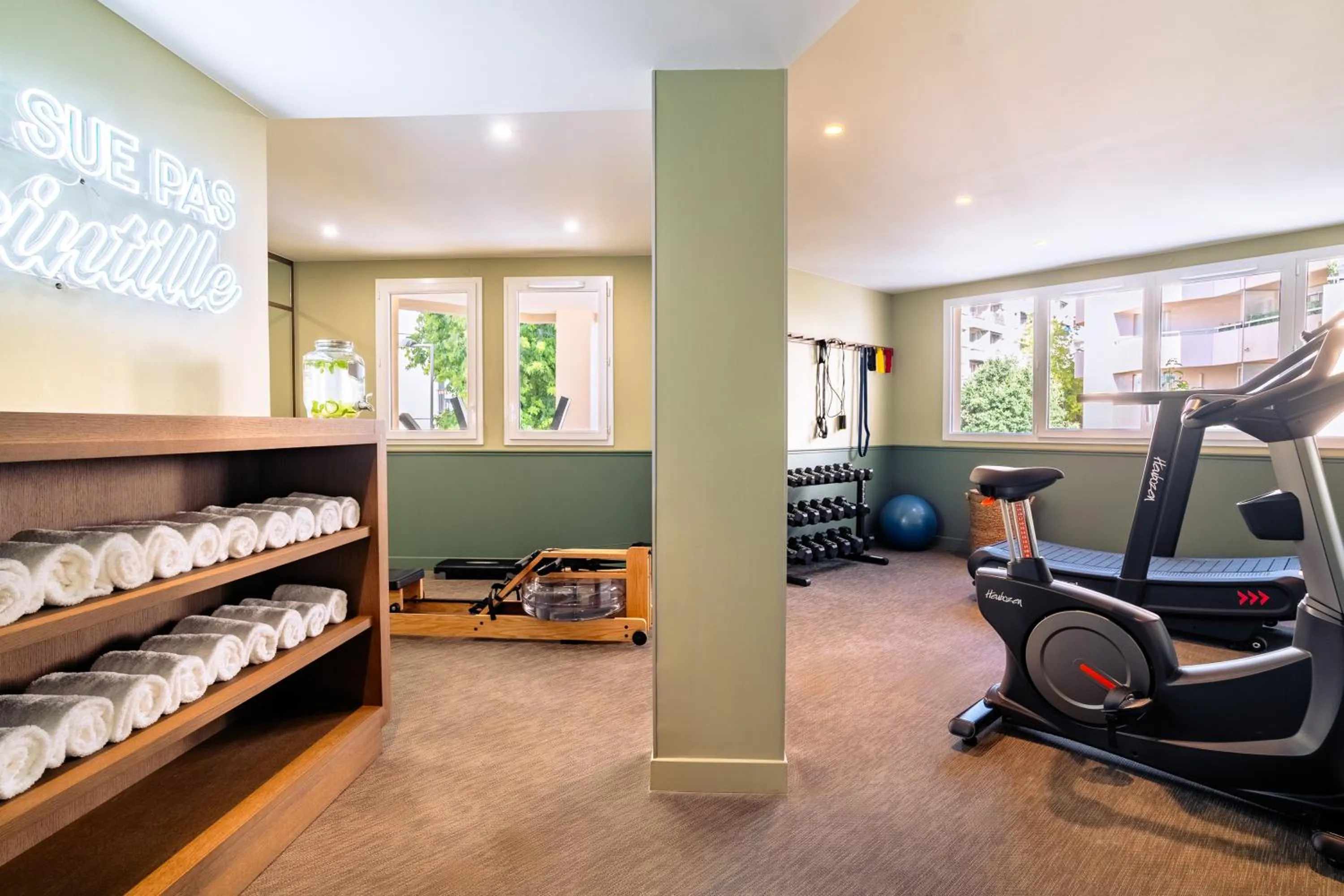 Fitness centre/facilities in RockyPop Marseille Hôtel