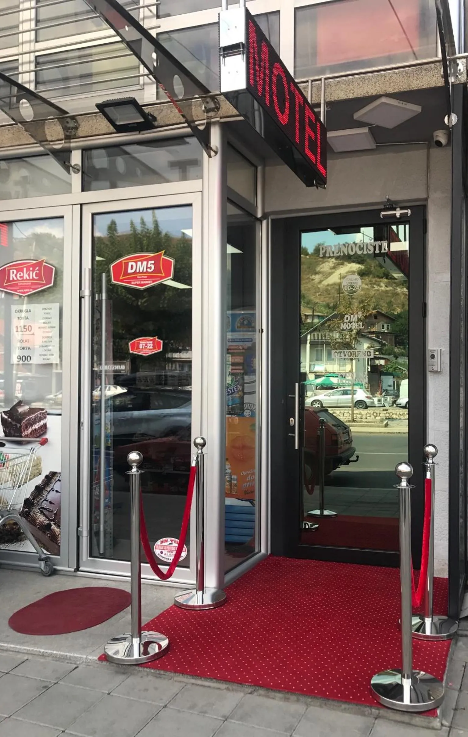 Facade/entrance in Prenociste&Restoran DM