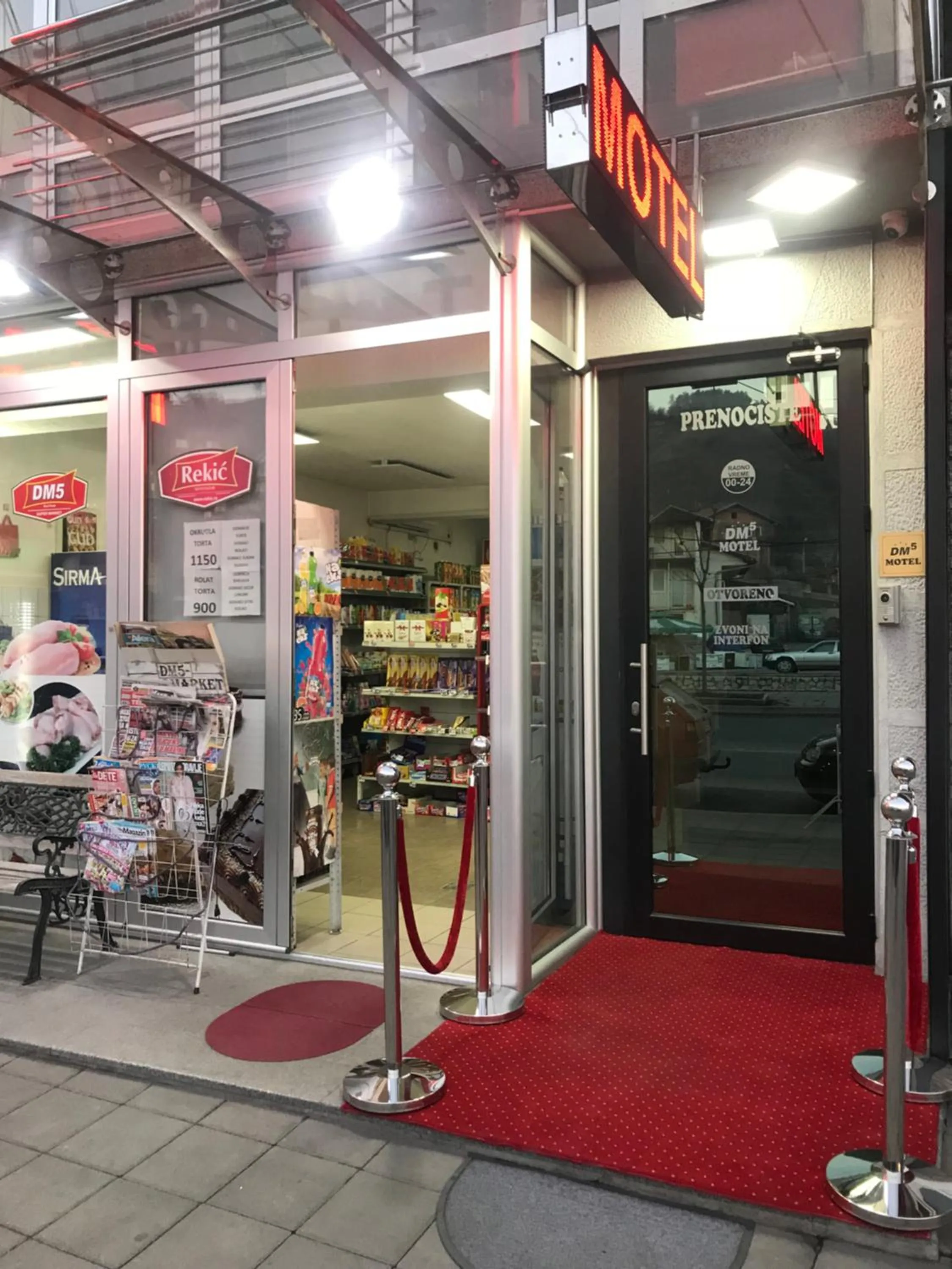 Facade/entrance in Prenociste&Restoran DM