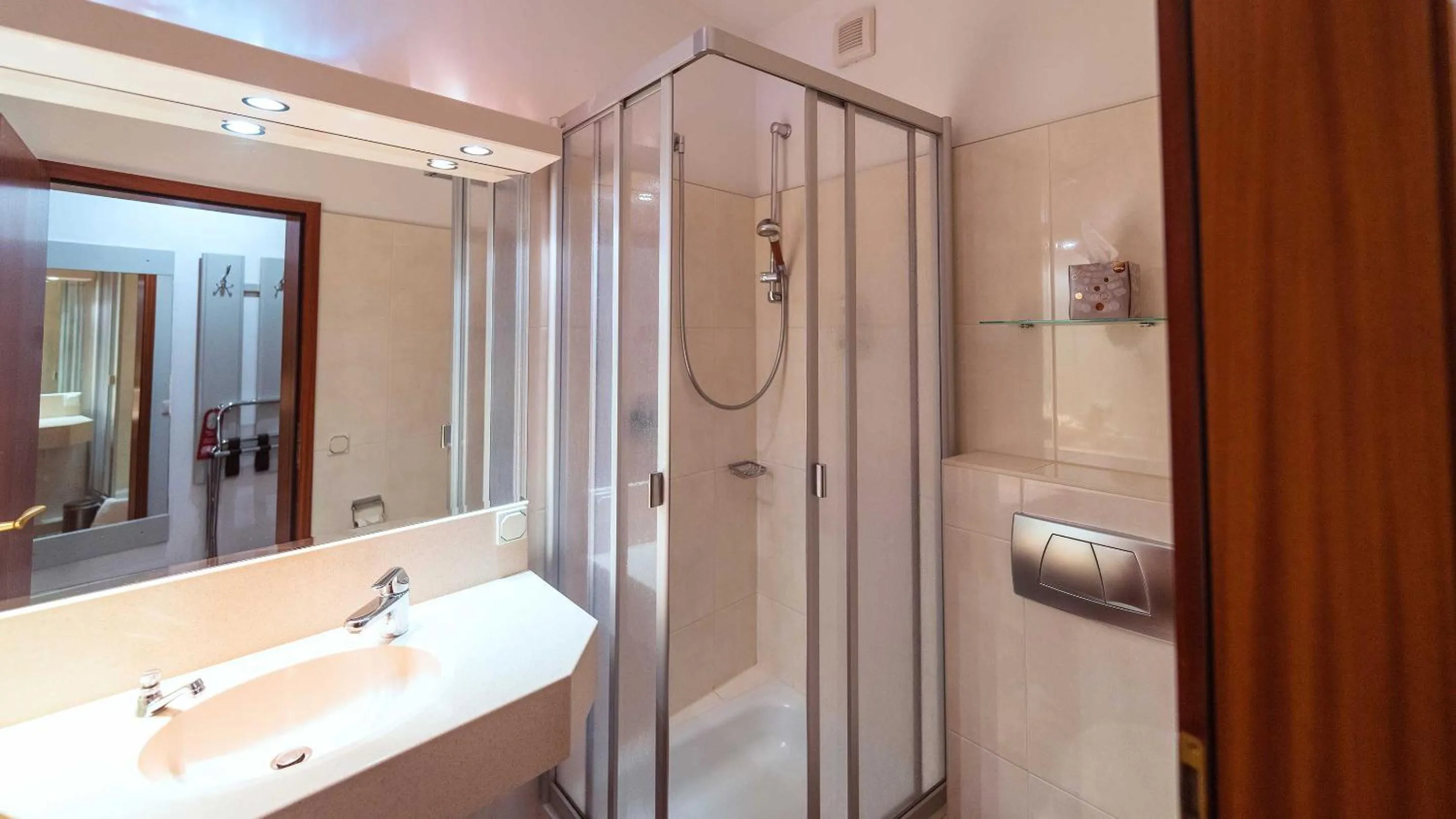 Shower in Boutique Hotel Rosengarten Hamburg