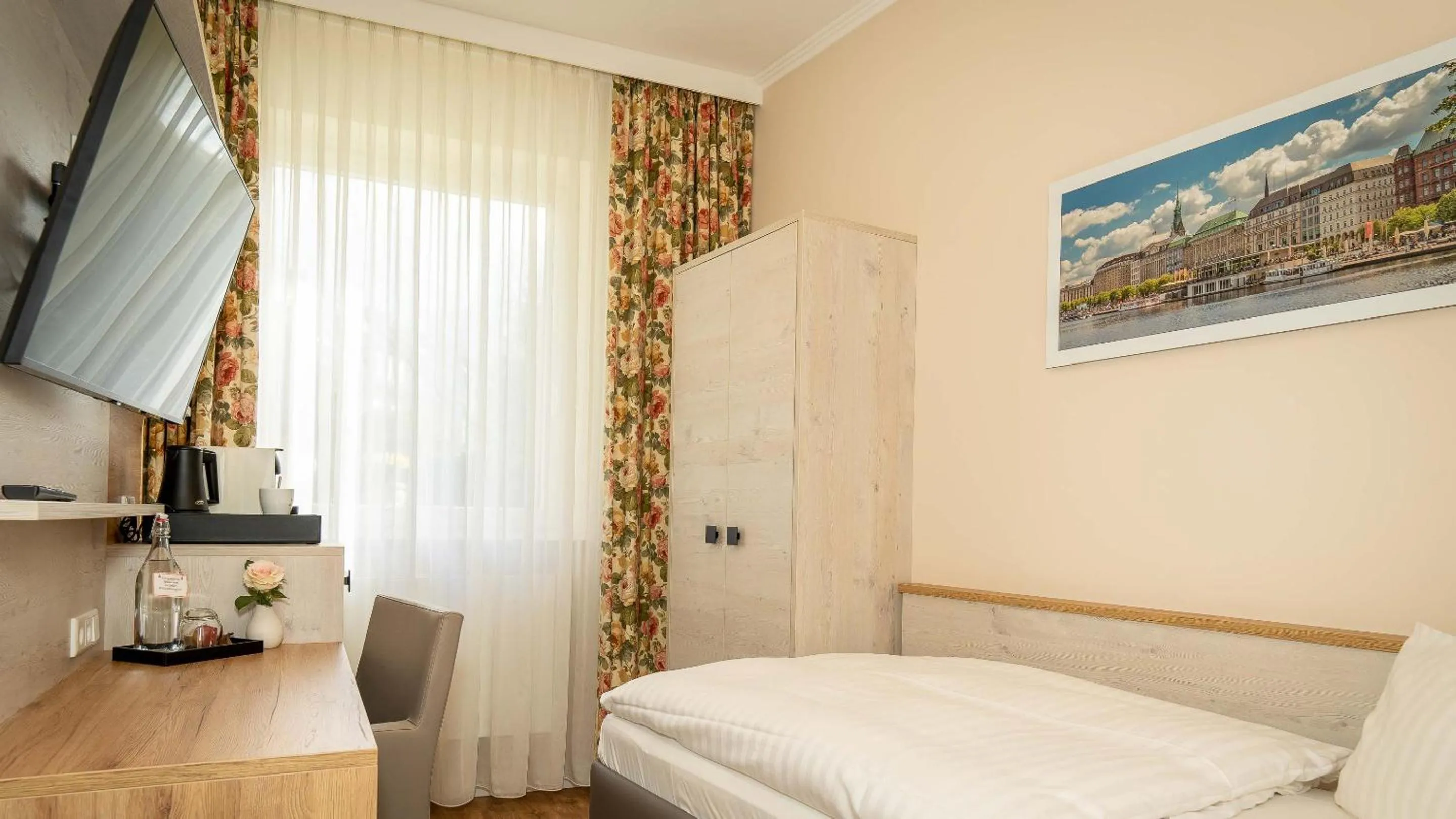 Bed in Boutique Hotel Rosengarten Hamburg