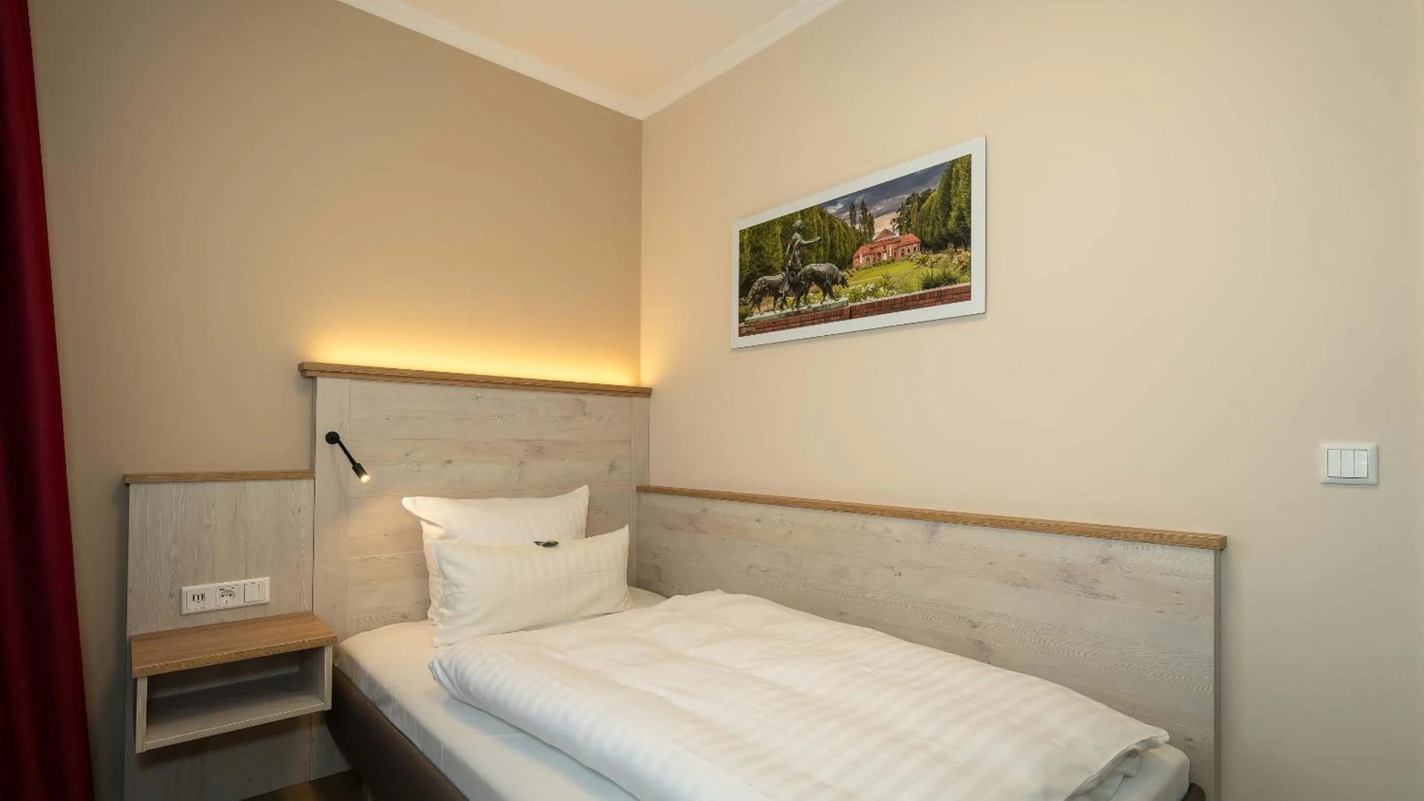 Photo of the whole room, Bed in Boutique Hotel Rosengarten Hamburg