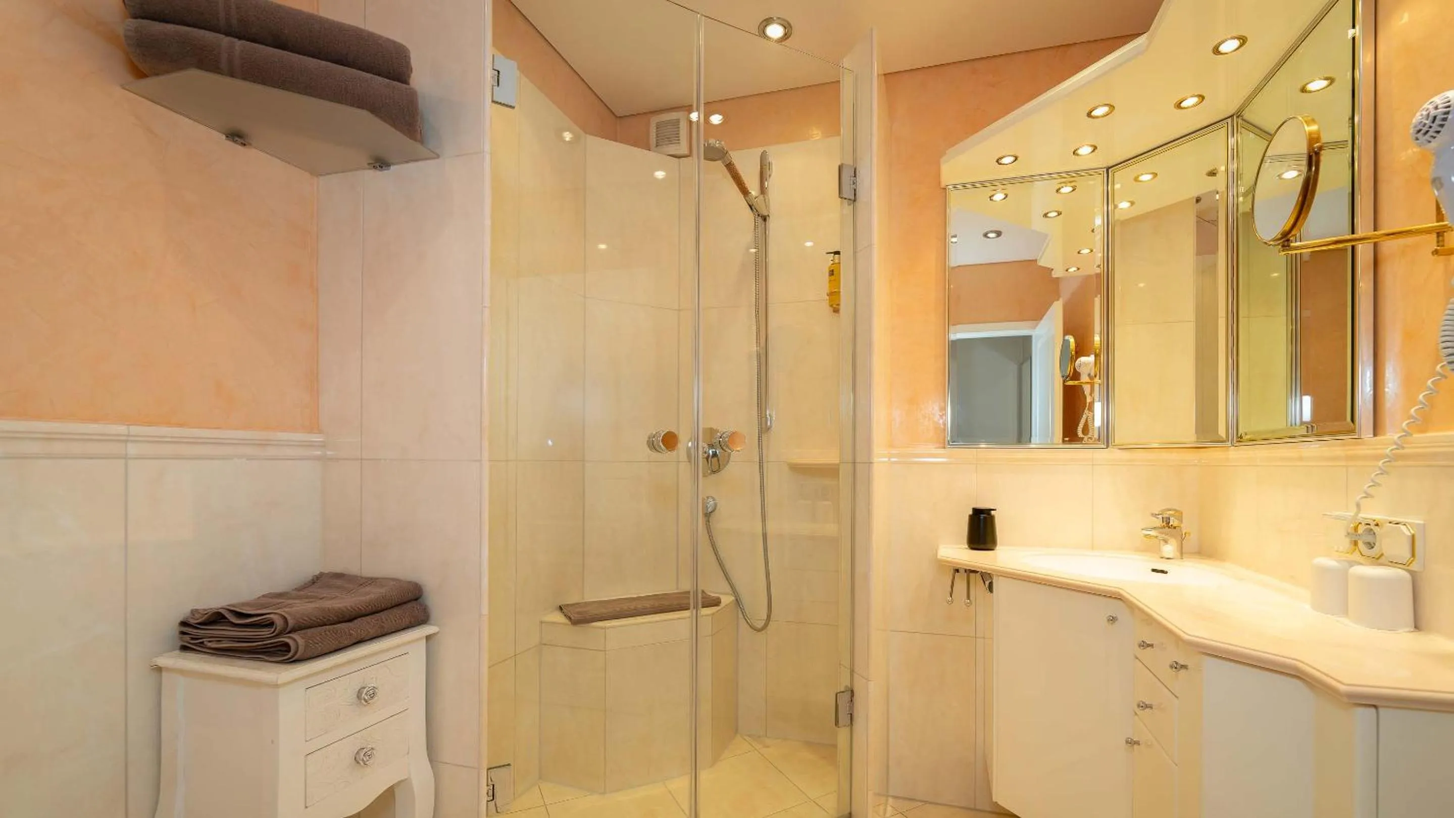 Shower in Boutique Hotel Rosengarten Hamburg