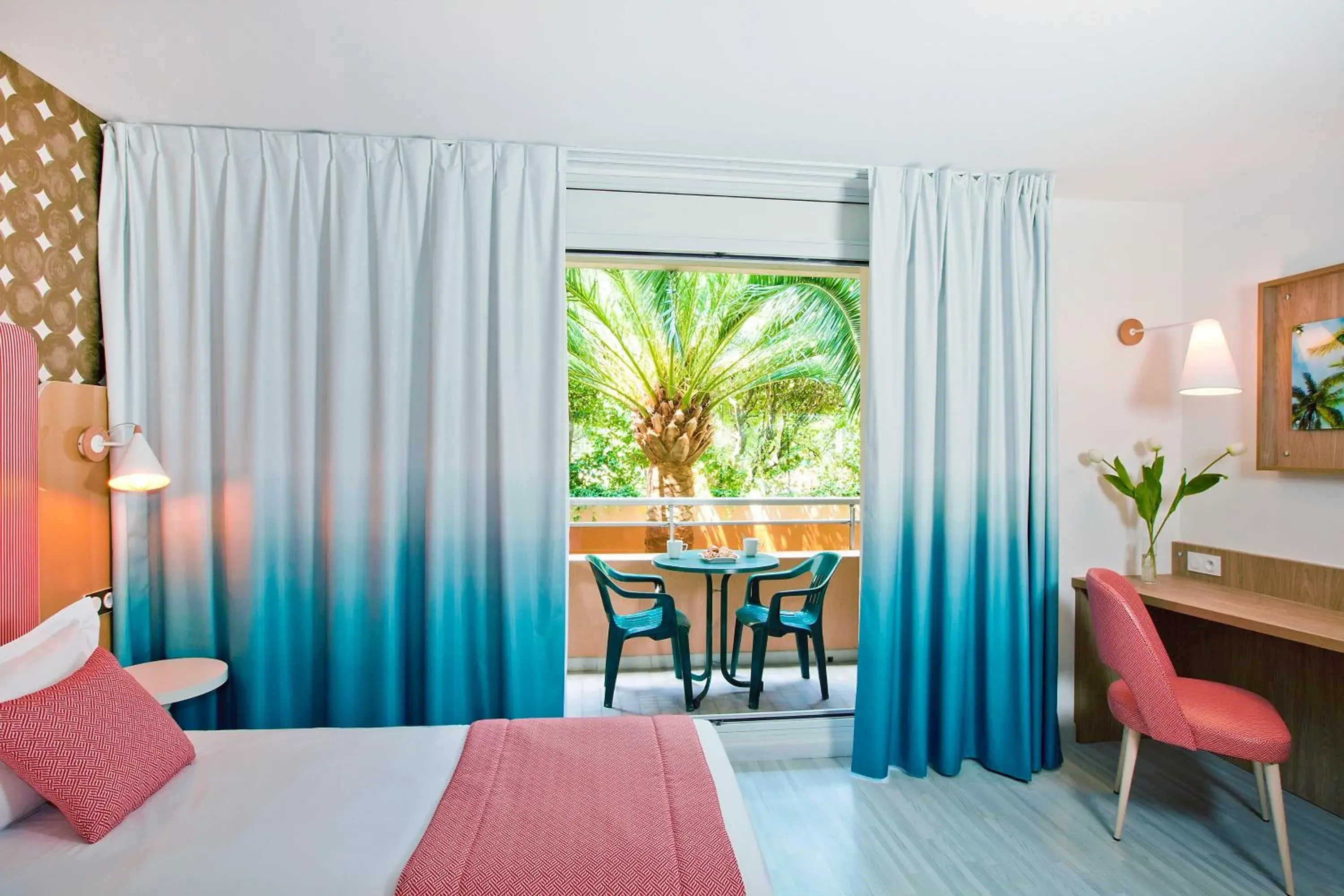 Balcony/Terrace, Bed in Residhome Nice Promenade Balcony/Terrace, Bed in Residhome Nice Promenade