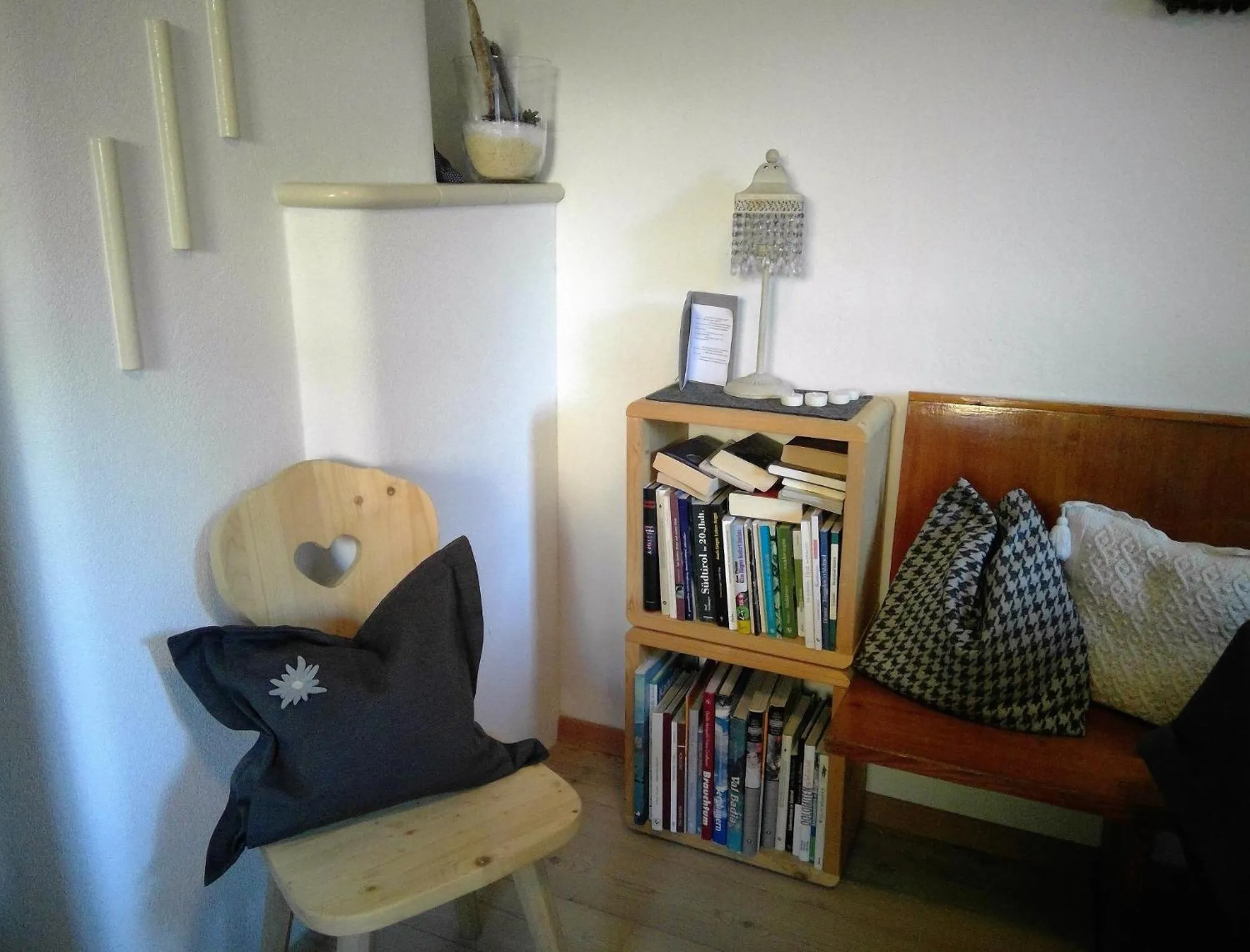 Library in Haus Claudia B&B