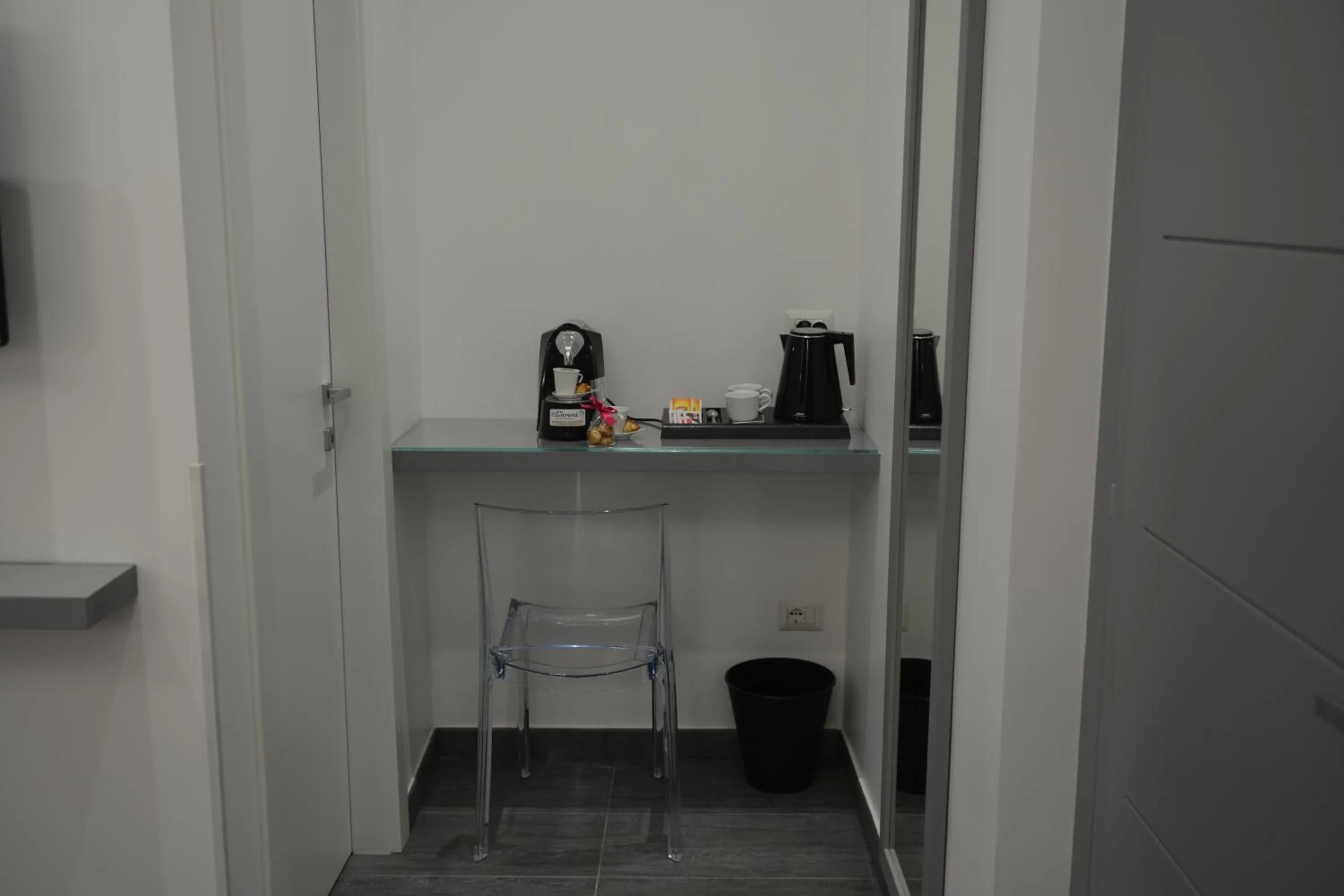 Coffee/tea facilities in Room 91-S. Peter