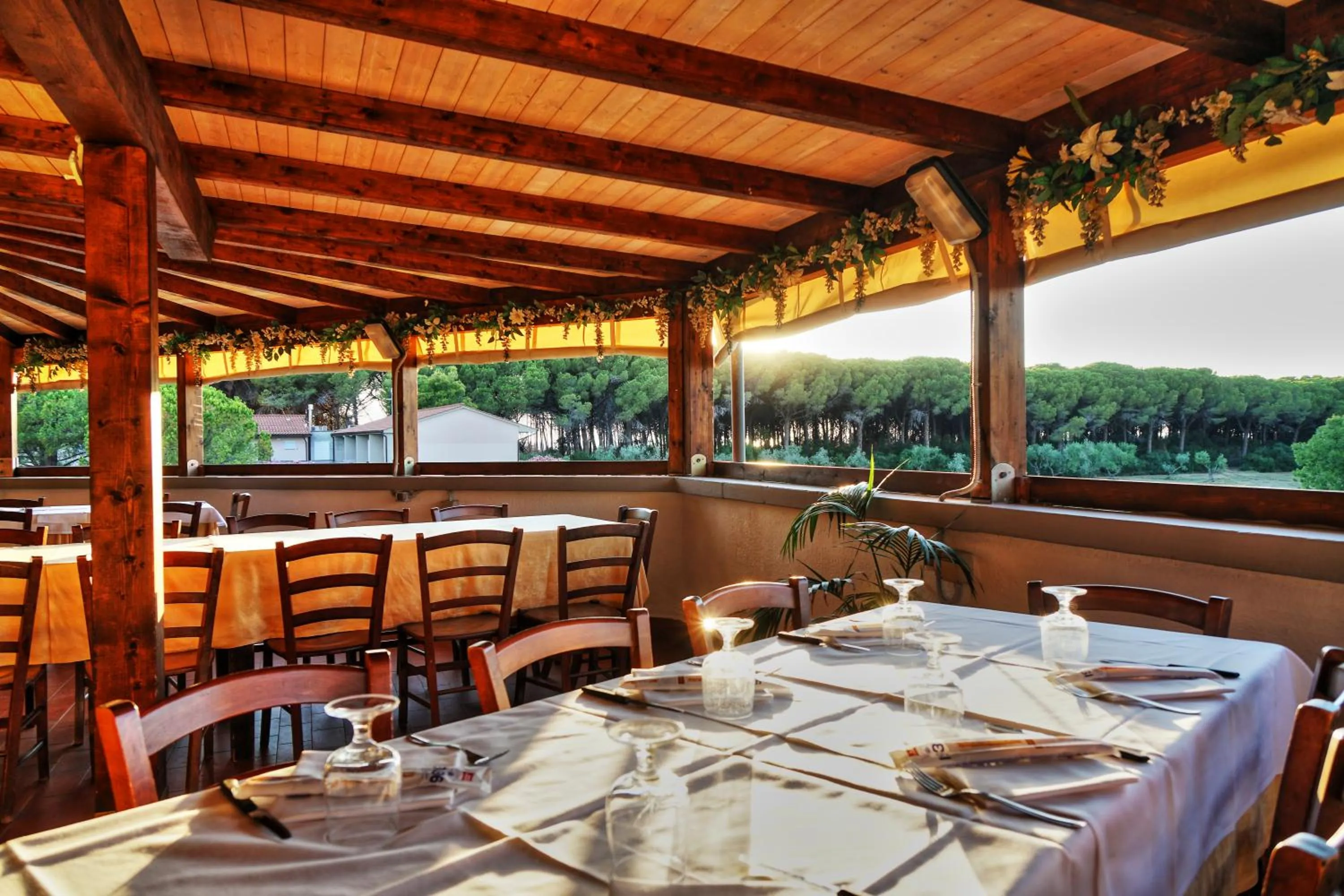 Restaurant/places to eat in Oleandri Suite Hotel