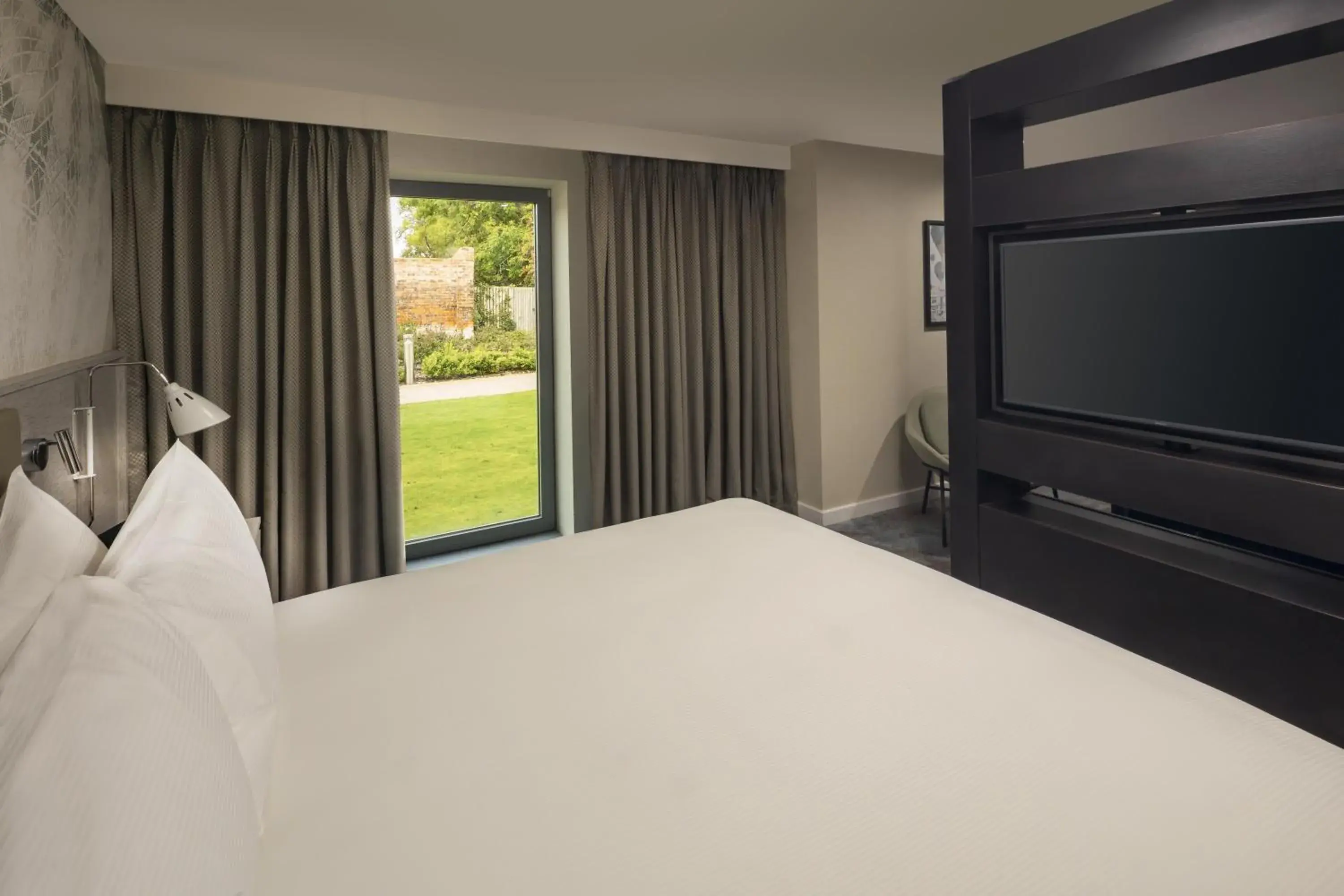 Deluxe King Room in DoubleTree by Hilton Chester Deluxe King Room in DoubleTree by Hilton Chester