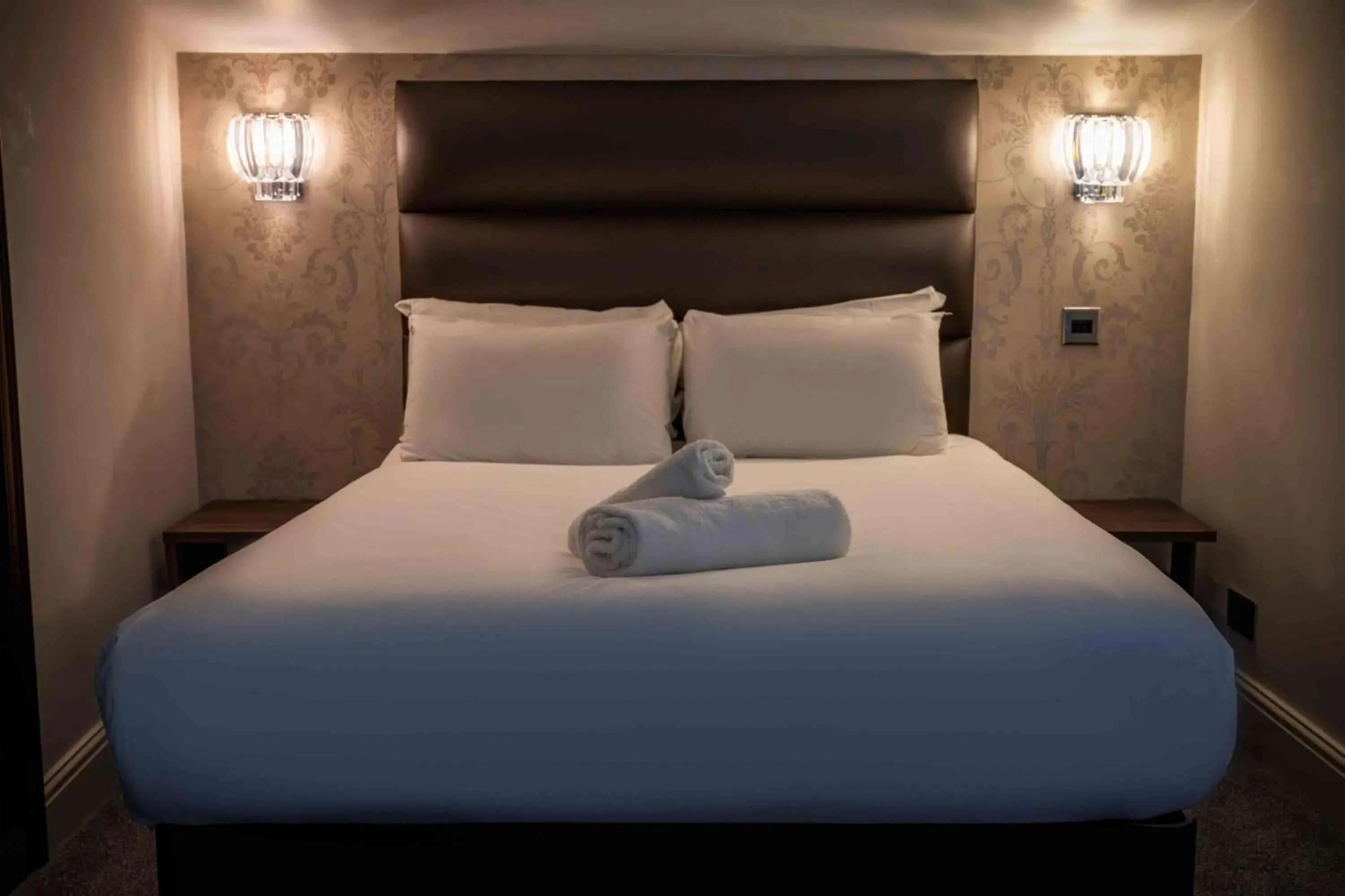 Bed in The Imperial Crown Hotel Bed in The Imperial Crown Hotel