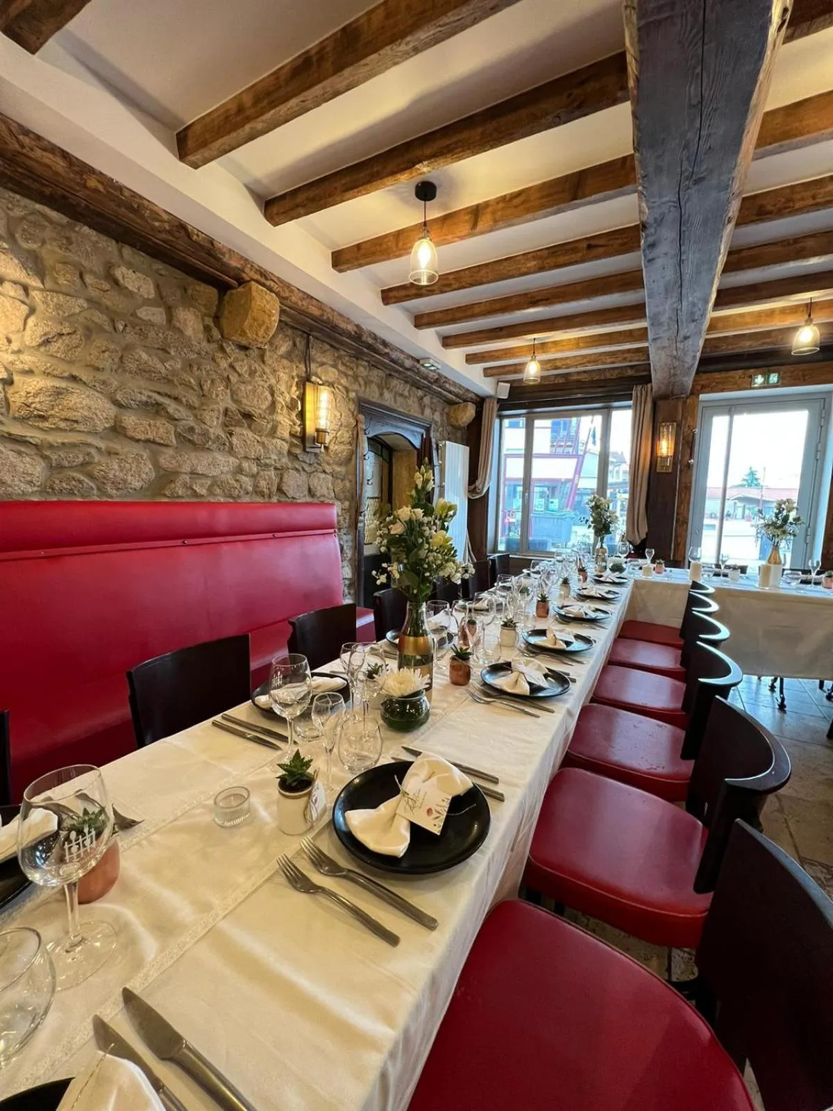 Restaurant/places to eat in Aux Prisons de Montagny