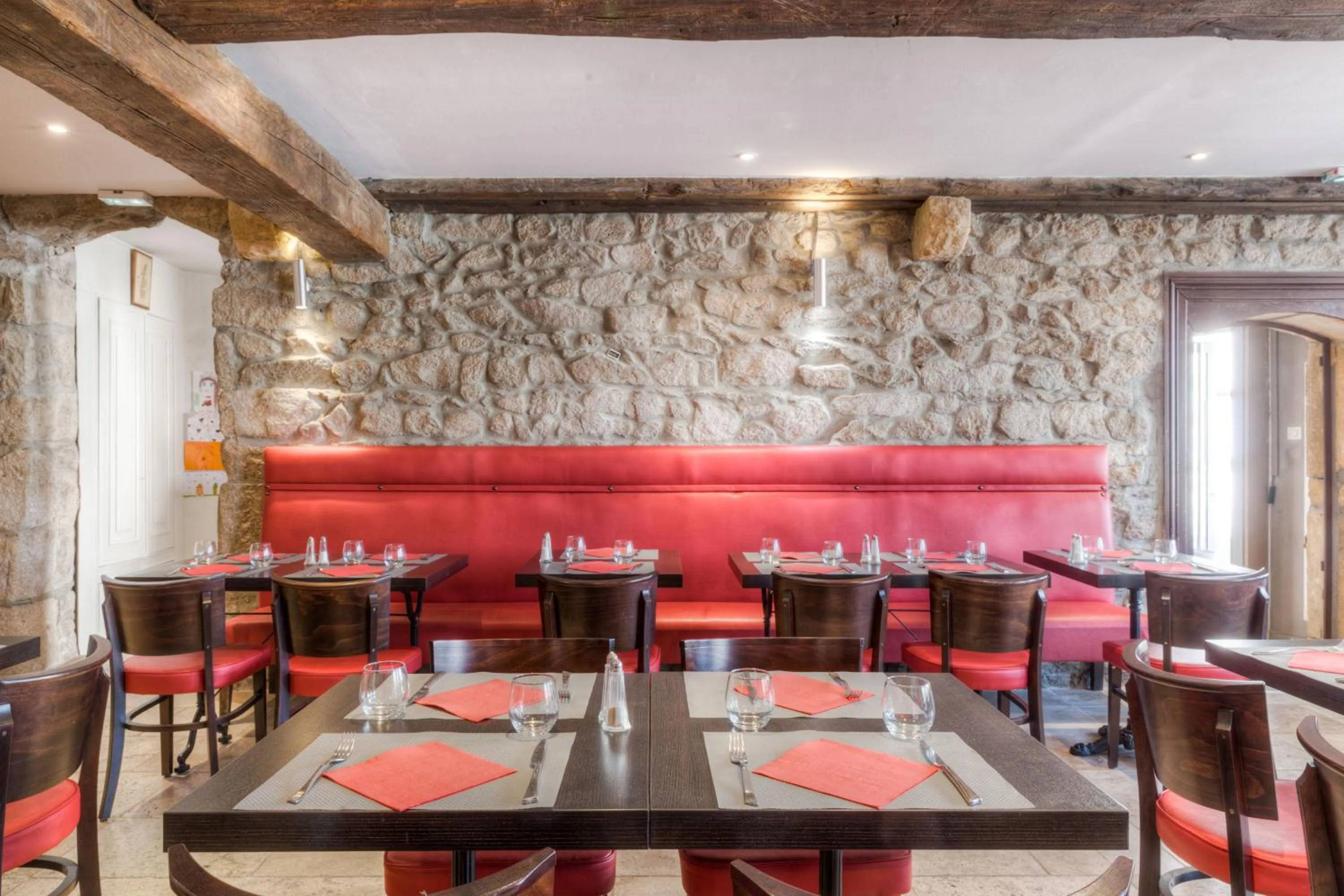 Restaurant/places to eat in Aux Prisons de Montagny