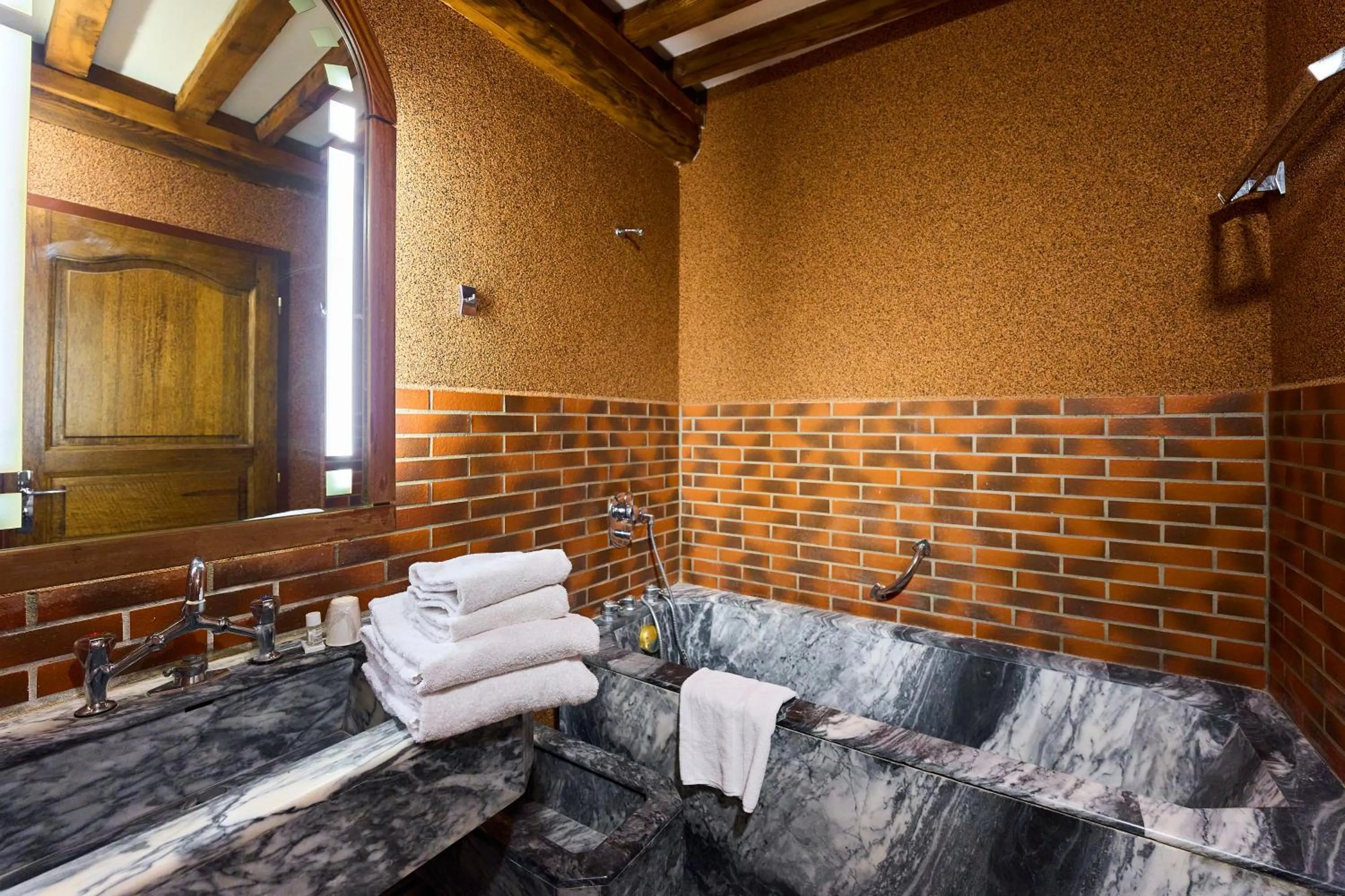 Bed in Aux Prisons de Montagny