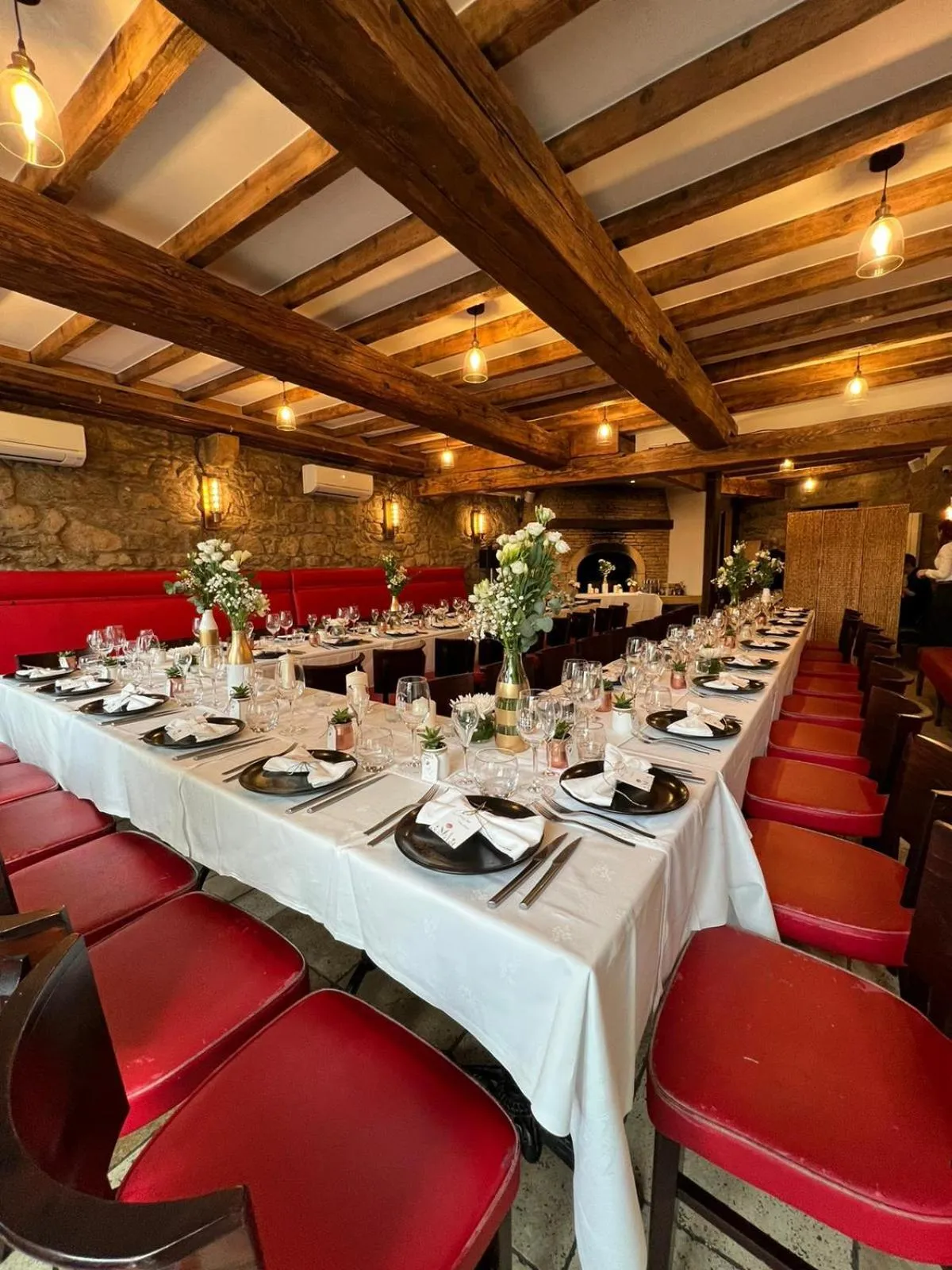 Restaurant/places to eat in Aux Prisons de Montagny