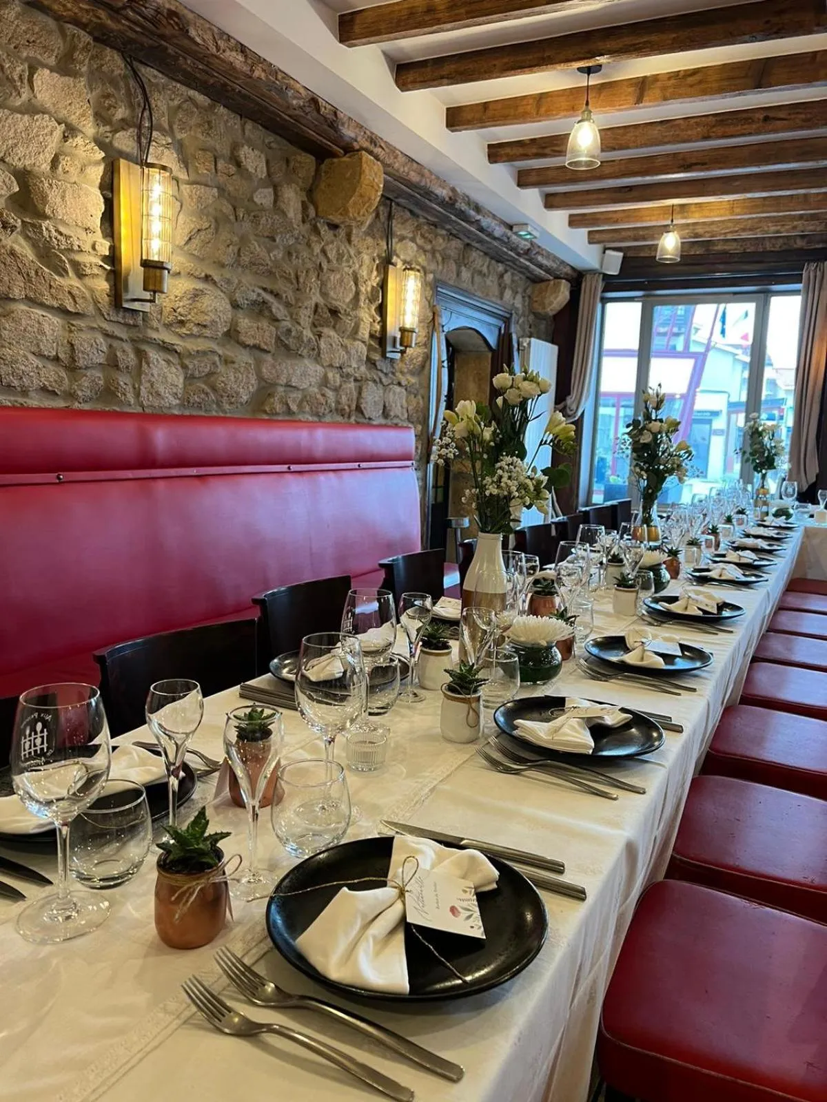 Restaurant/places to eat in Aux Prisons de Montagny