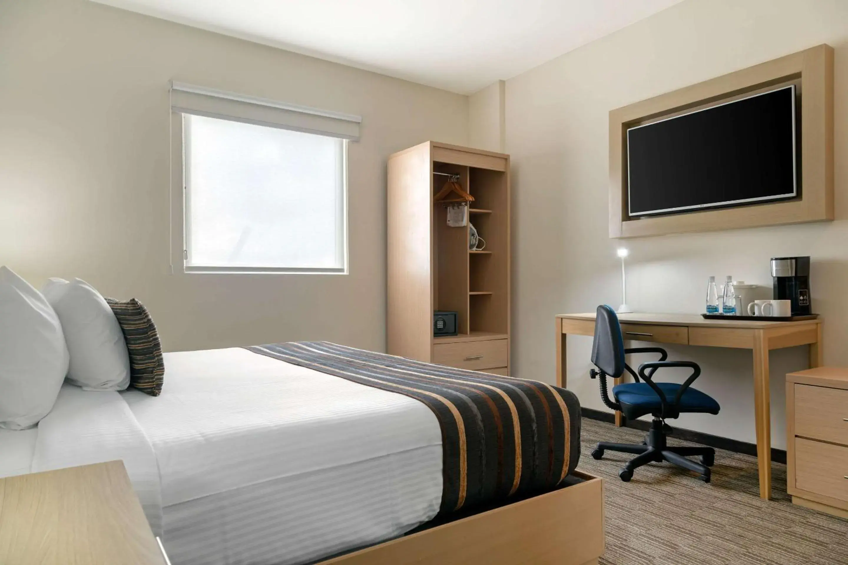 Photo of the whole room in Sleep Inn Monterrey San Pedro Photo of the whole room in Sleep Inn Monterrey San Pedro