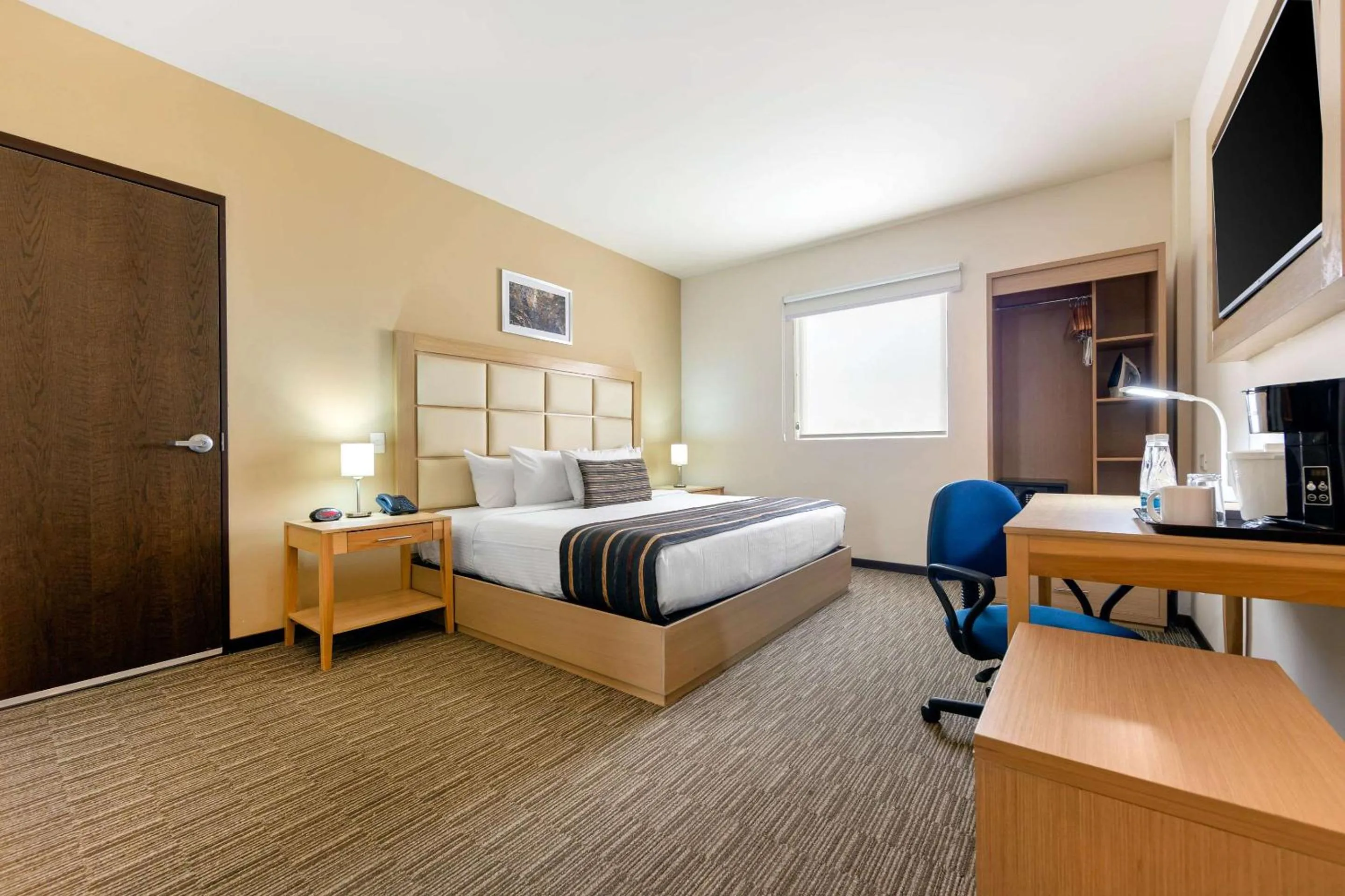 Photo of the whole room, Bed in Sleep Inn Monterrey San Pedro