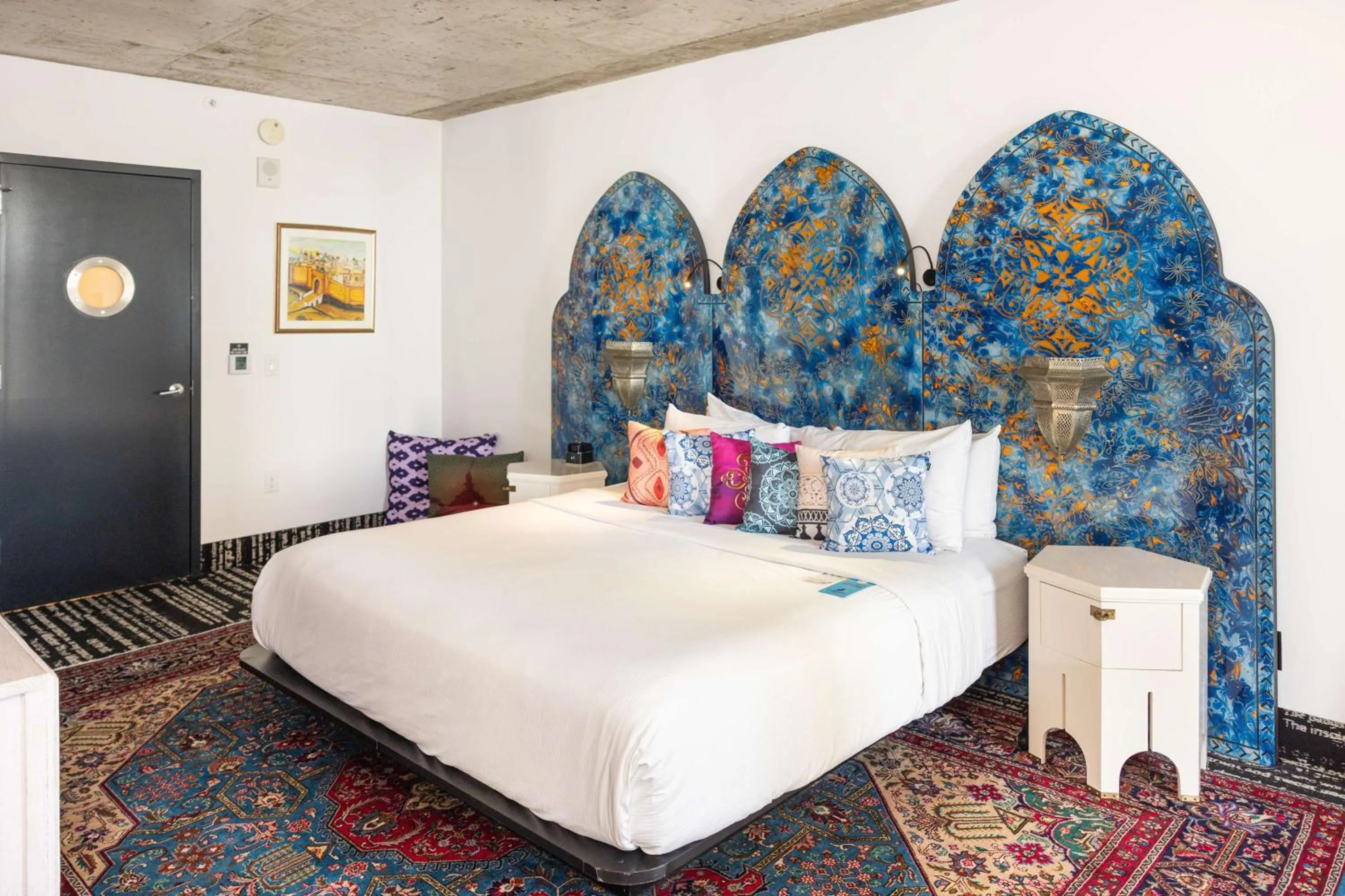 Bed in Lorenzo Hotel Dallas, Tapestry Collection by Hilton