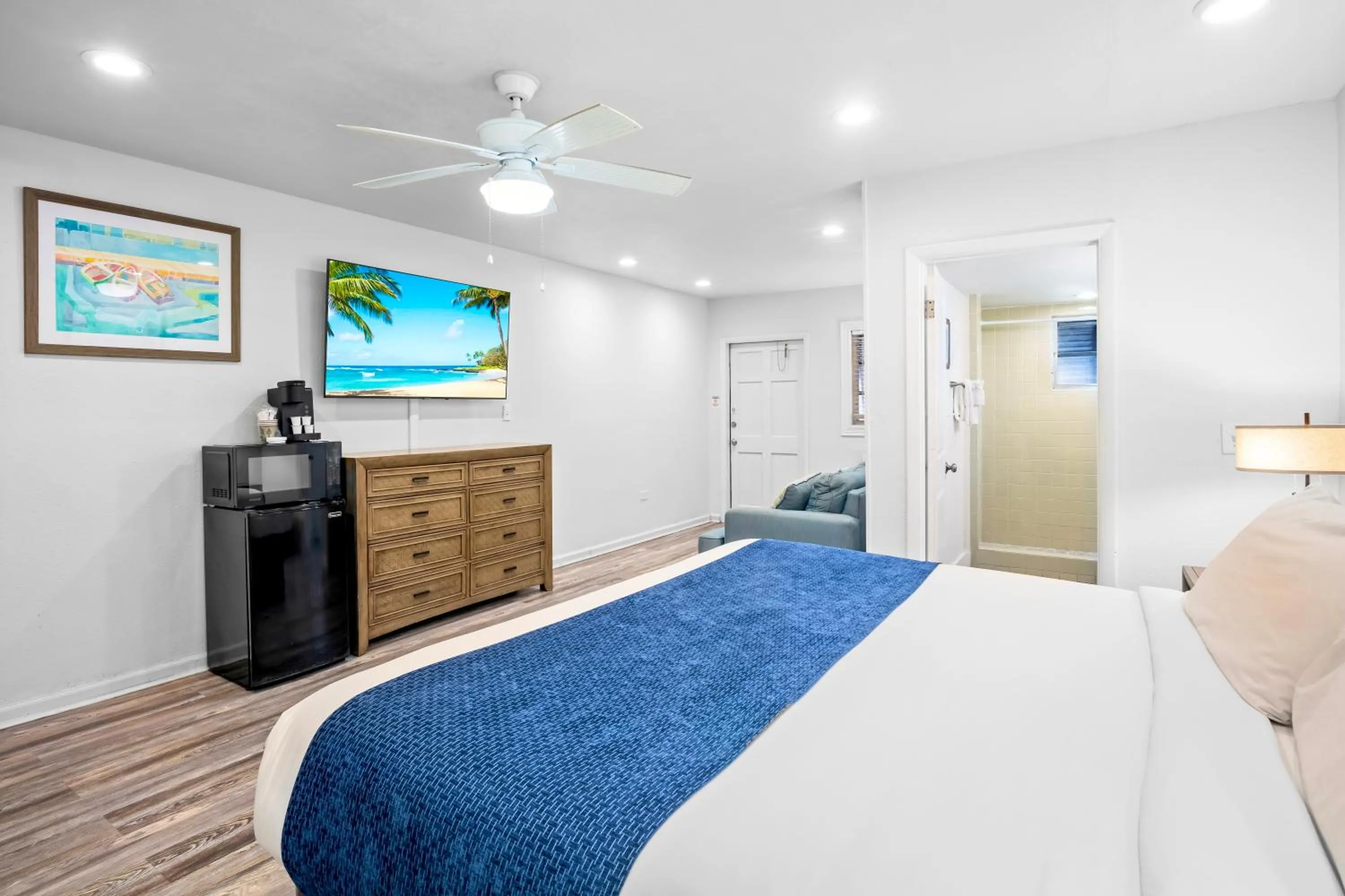 TV and multimedia, Bed in Coconut Cay Resort