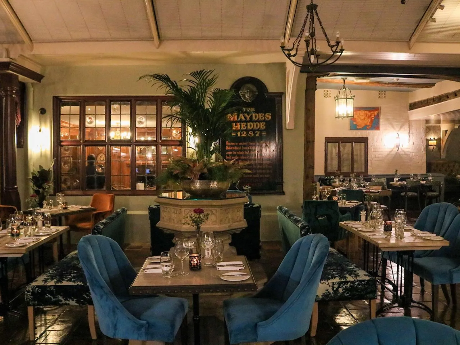 Restaurant/places to eat in The Maids Head Hotel