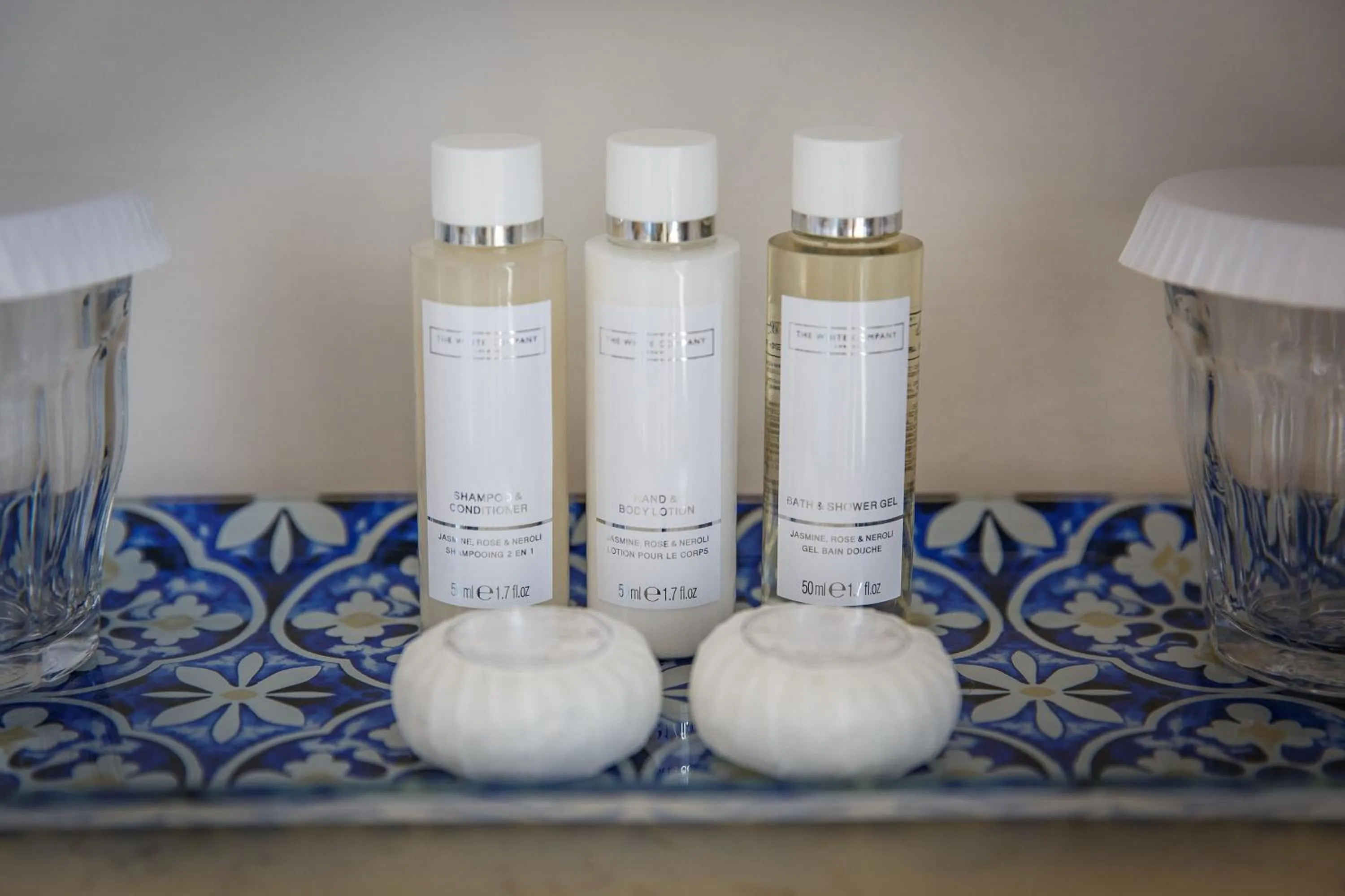 Bathroom in The Maids Head Hotel