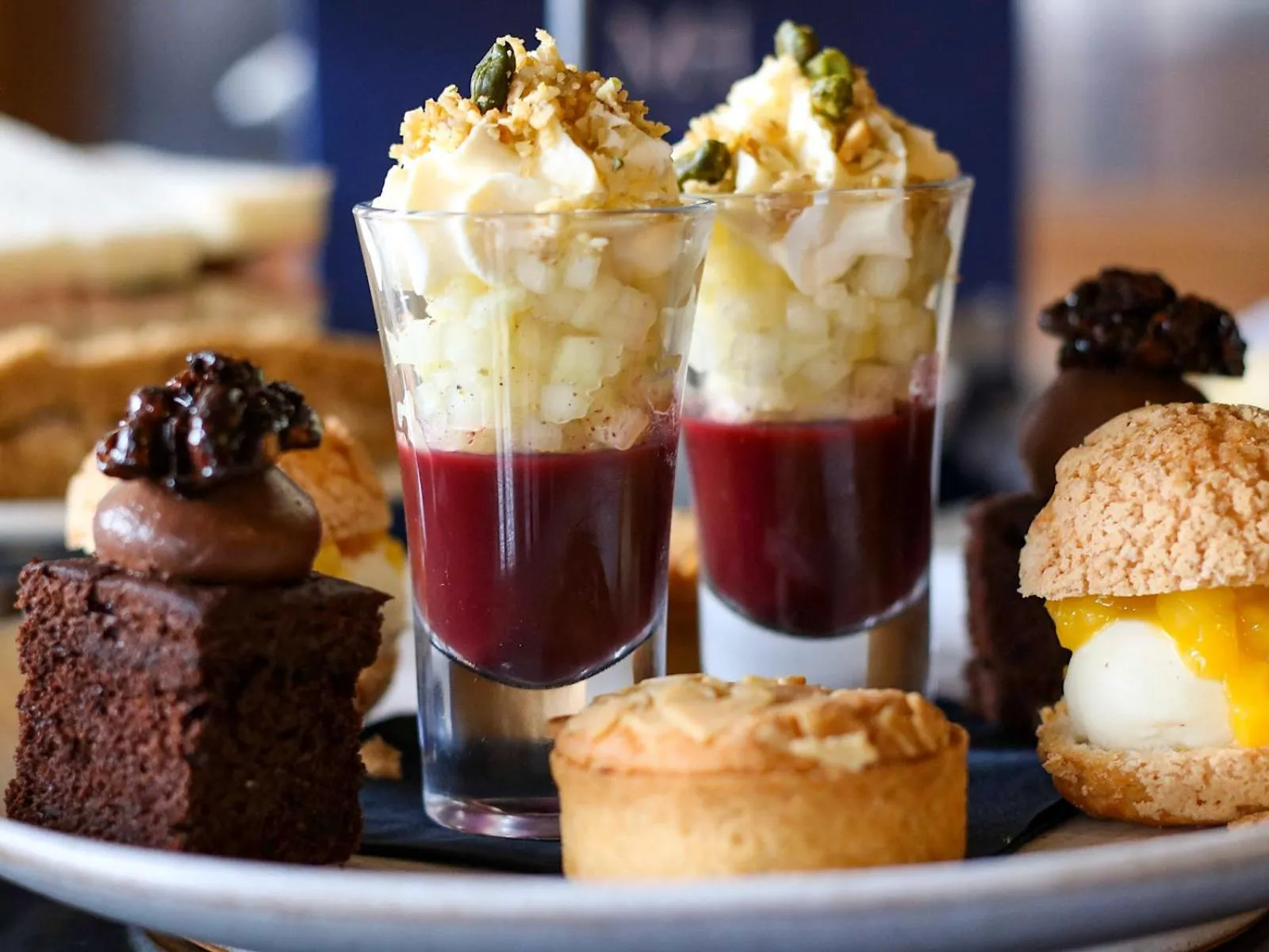 Restaurant/places to eat in The Maids Head Hotel