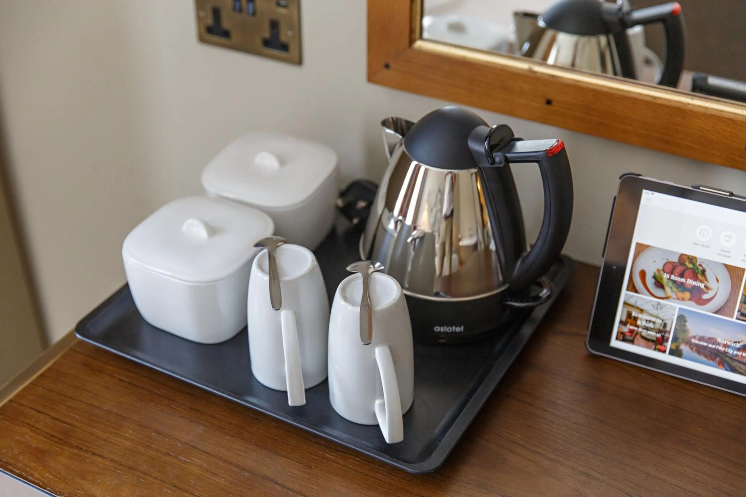 Coffee/tea facilities in The Maids Head Hotel