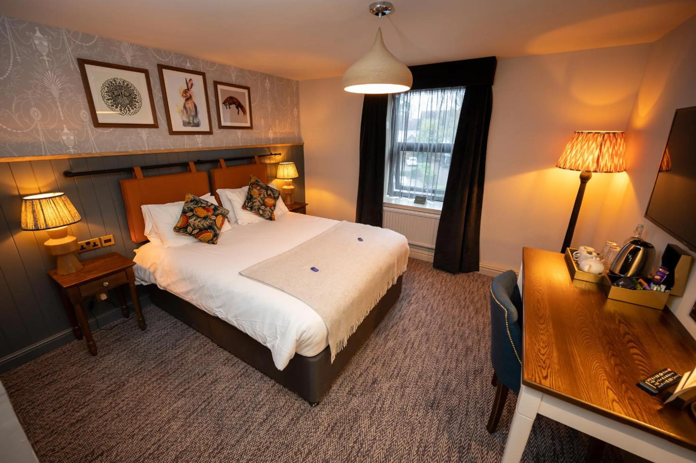 Bedroom, Bed in Green Man by Chef & Brewer Collection