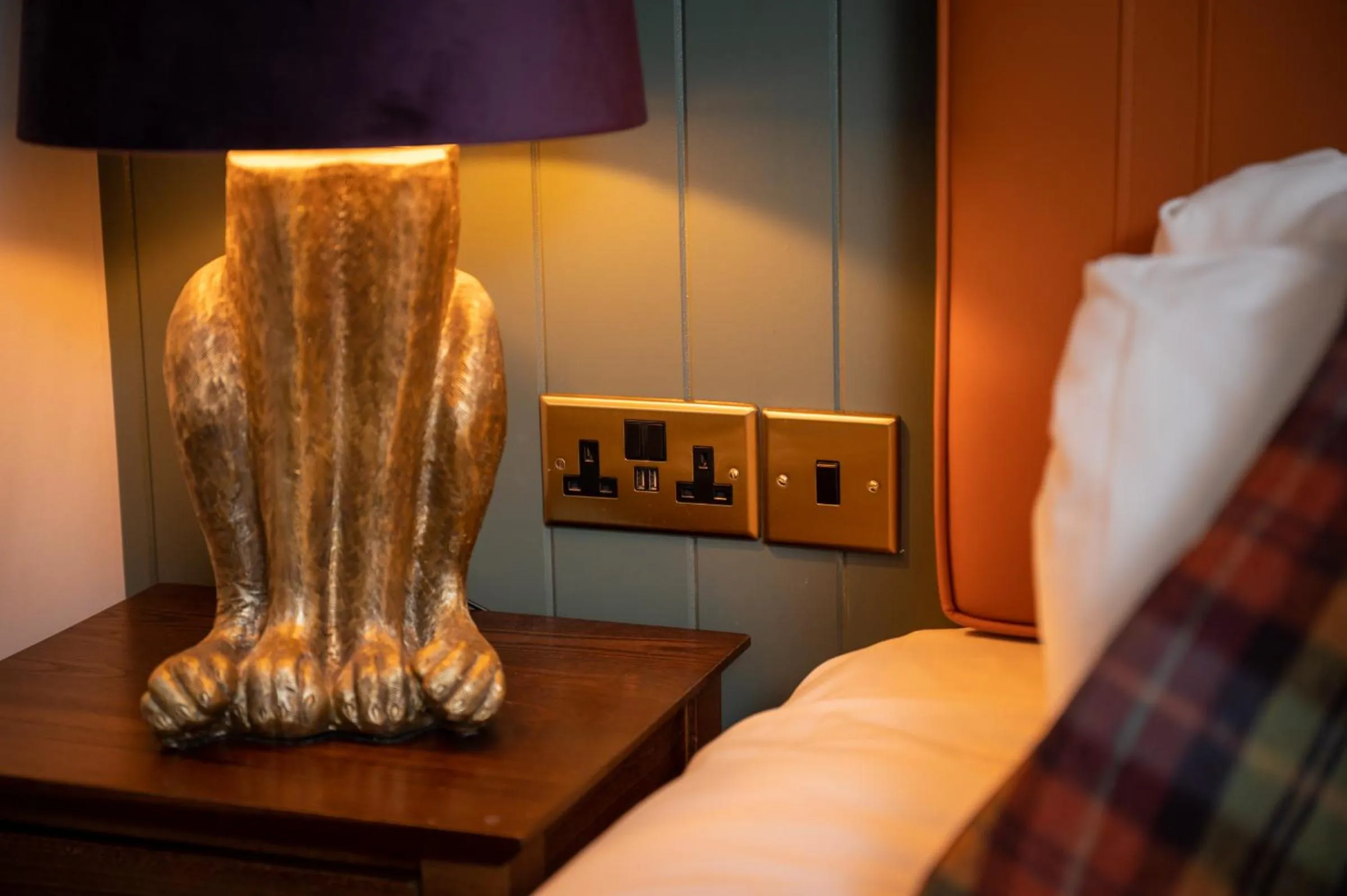 Decorative detail in Green Man by Chef & Brewer Collection