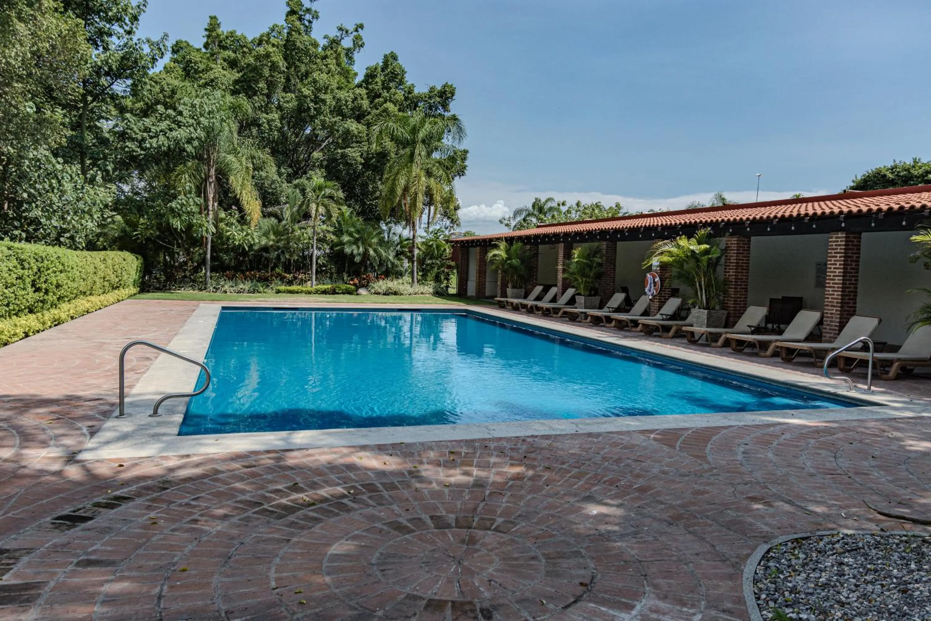 Swimming pool in Radisson Hotel Cuernavaca