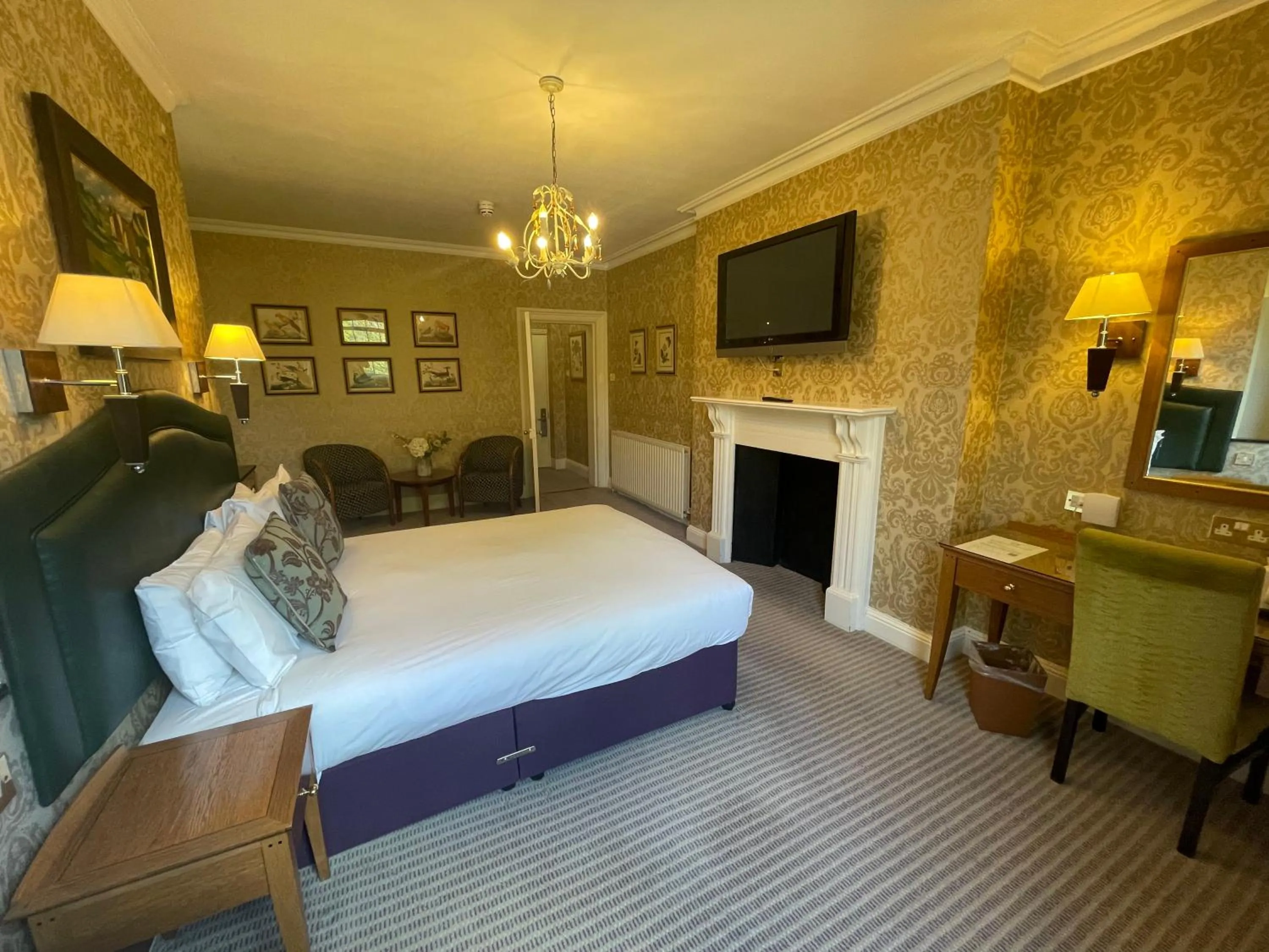 Bedroom, Bed in Clarion Hotel Charlecote Pheasant