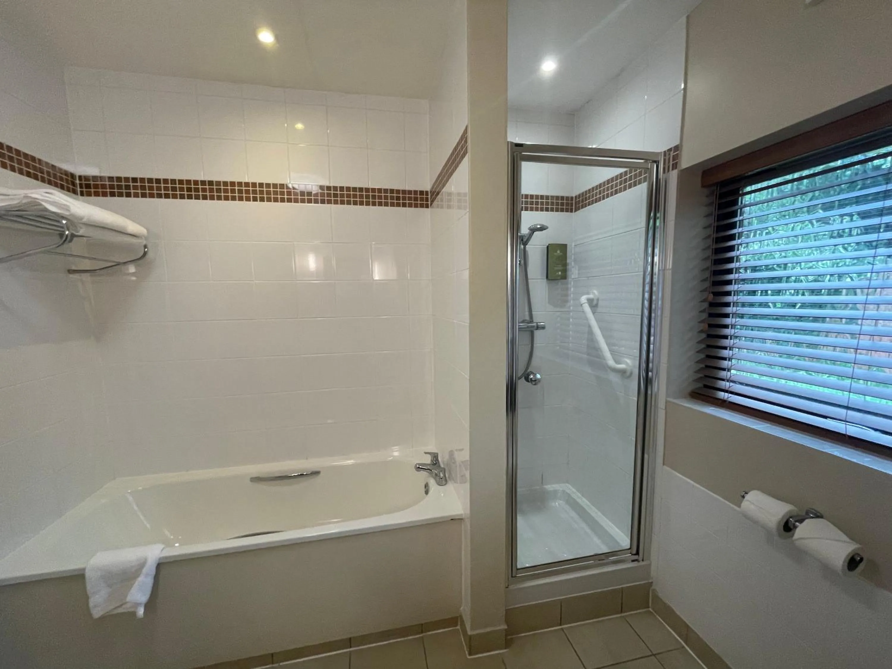 Bathroom in Clarion Hotel Charlecote Pheasant