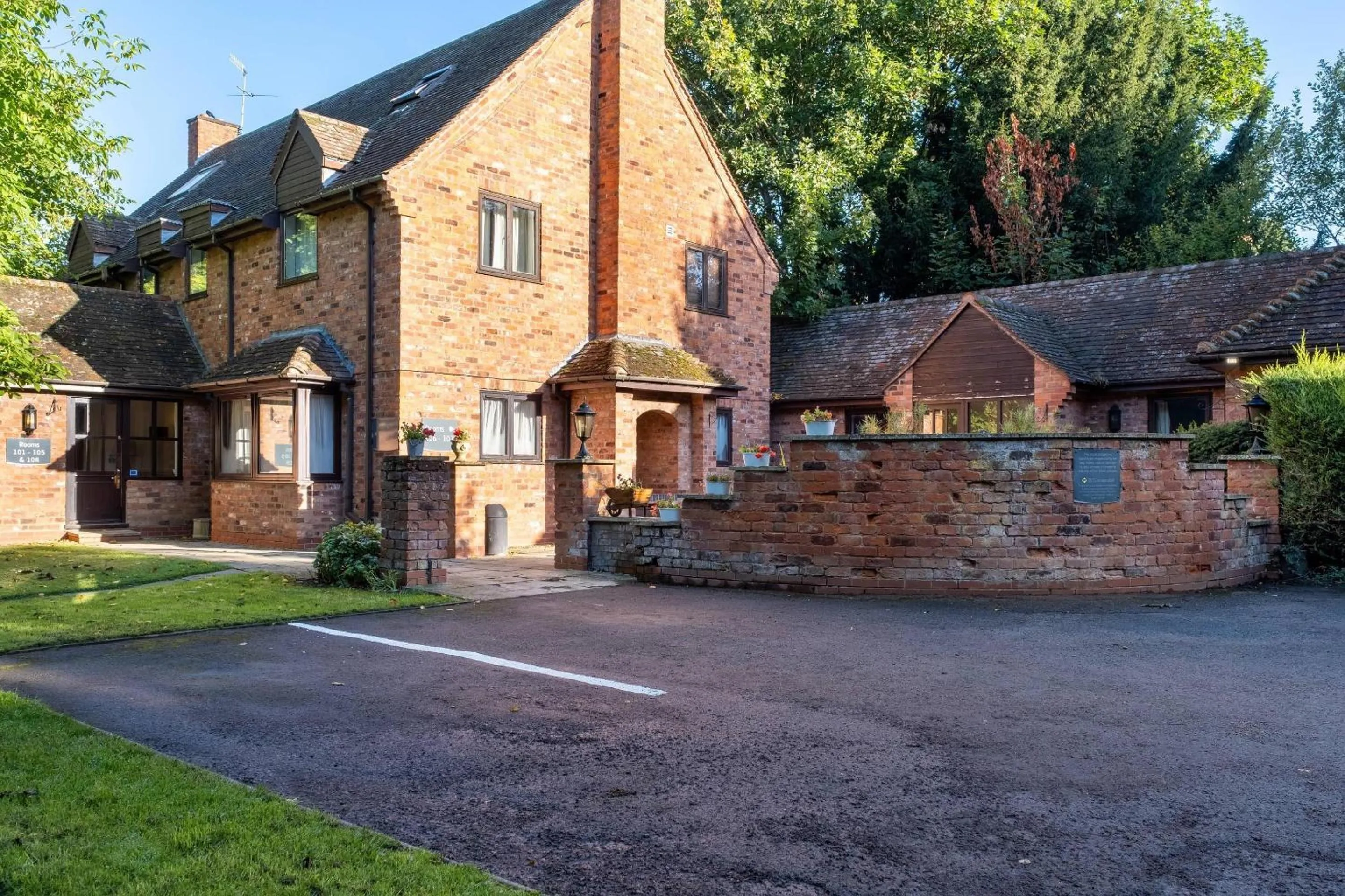 Property building in Clarion Hotel Charlecote Pheasant