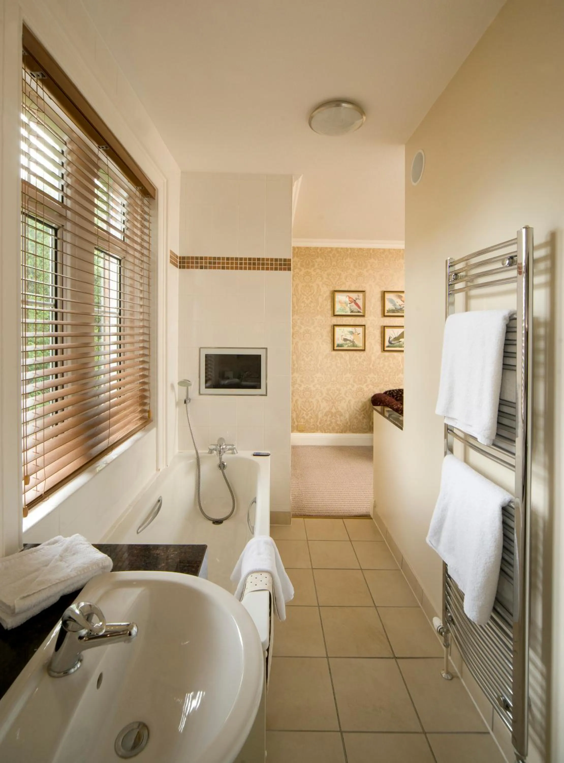 Bathroom in Clarion Hotel Charlecote Pheasant