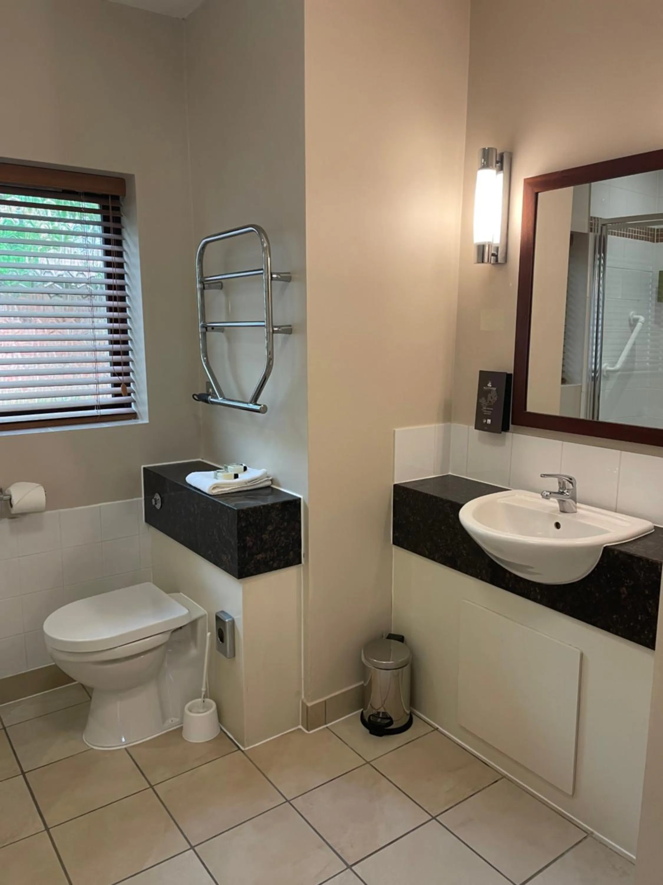 Bathroom in Clarion Hotel Charlecote Pheasant