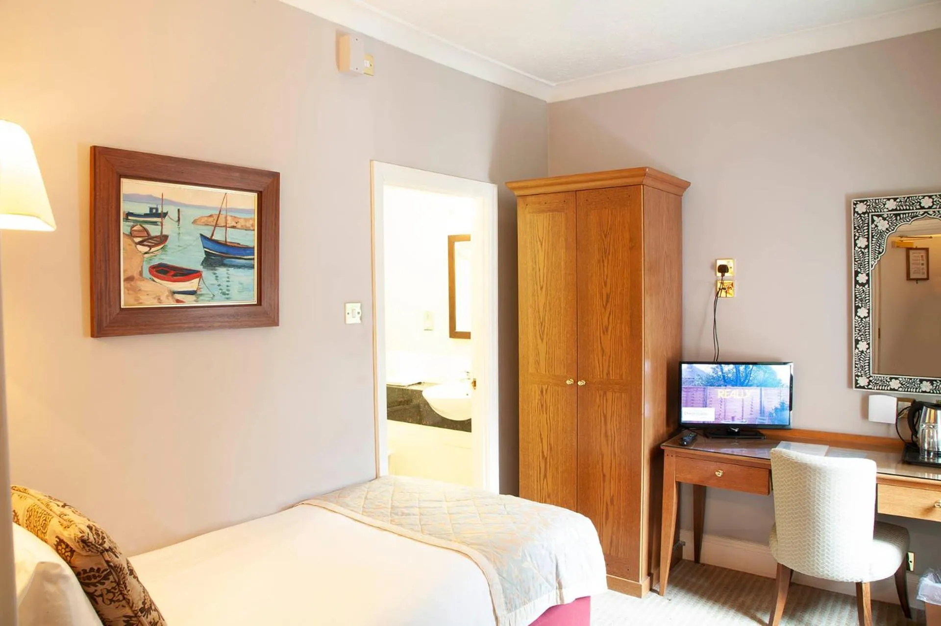 Bedroom, Bed in Clarion Hotel Charlecote Pheasant