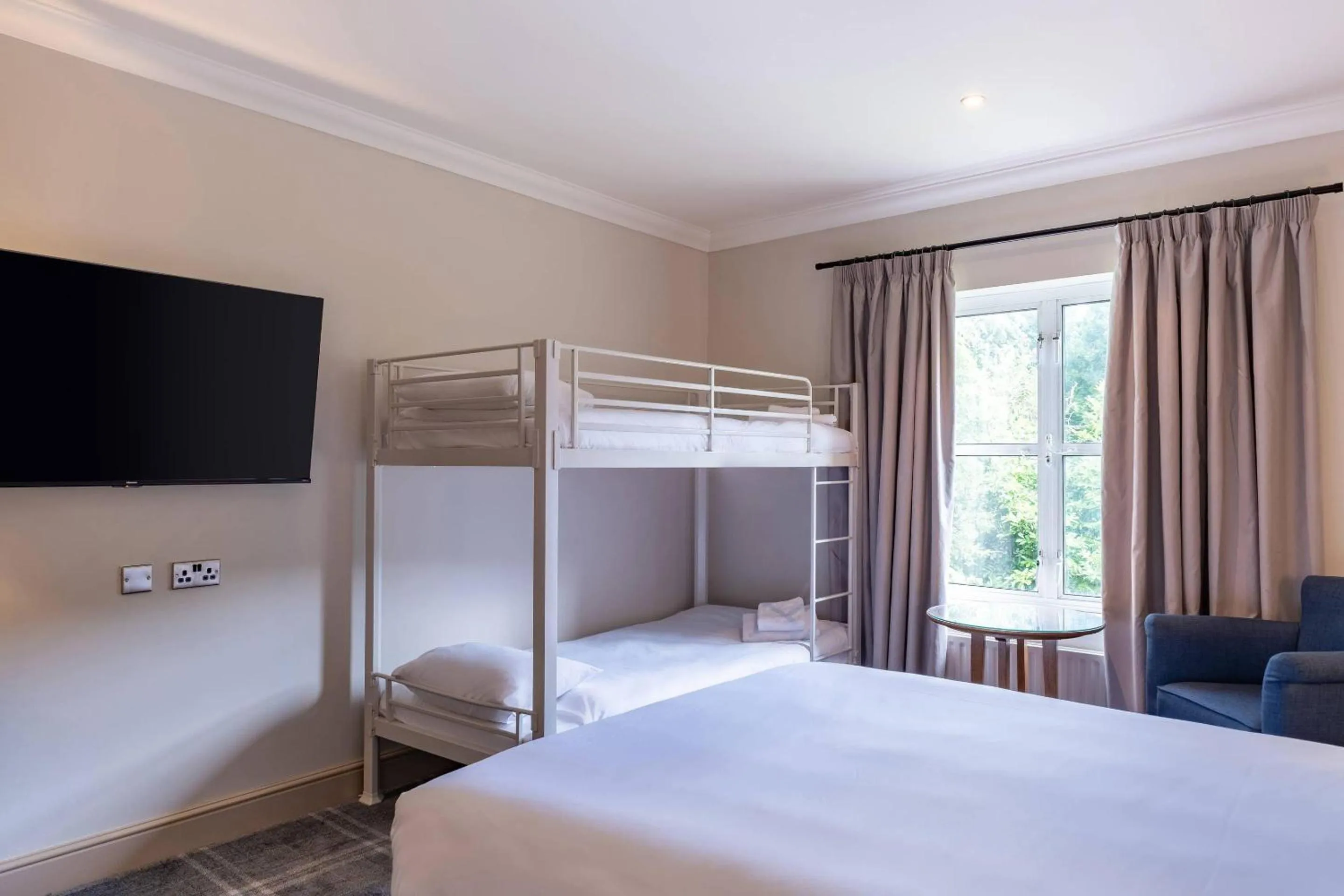 Bedroom, Bed in Clarion Hotel Charlecote Pheasant